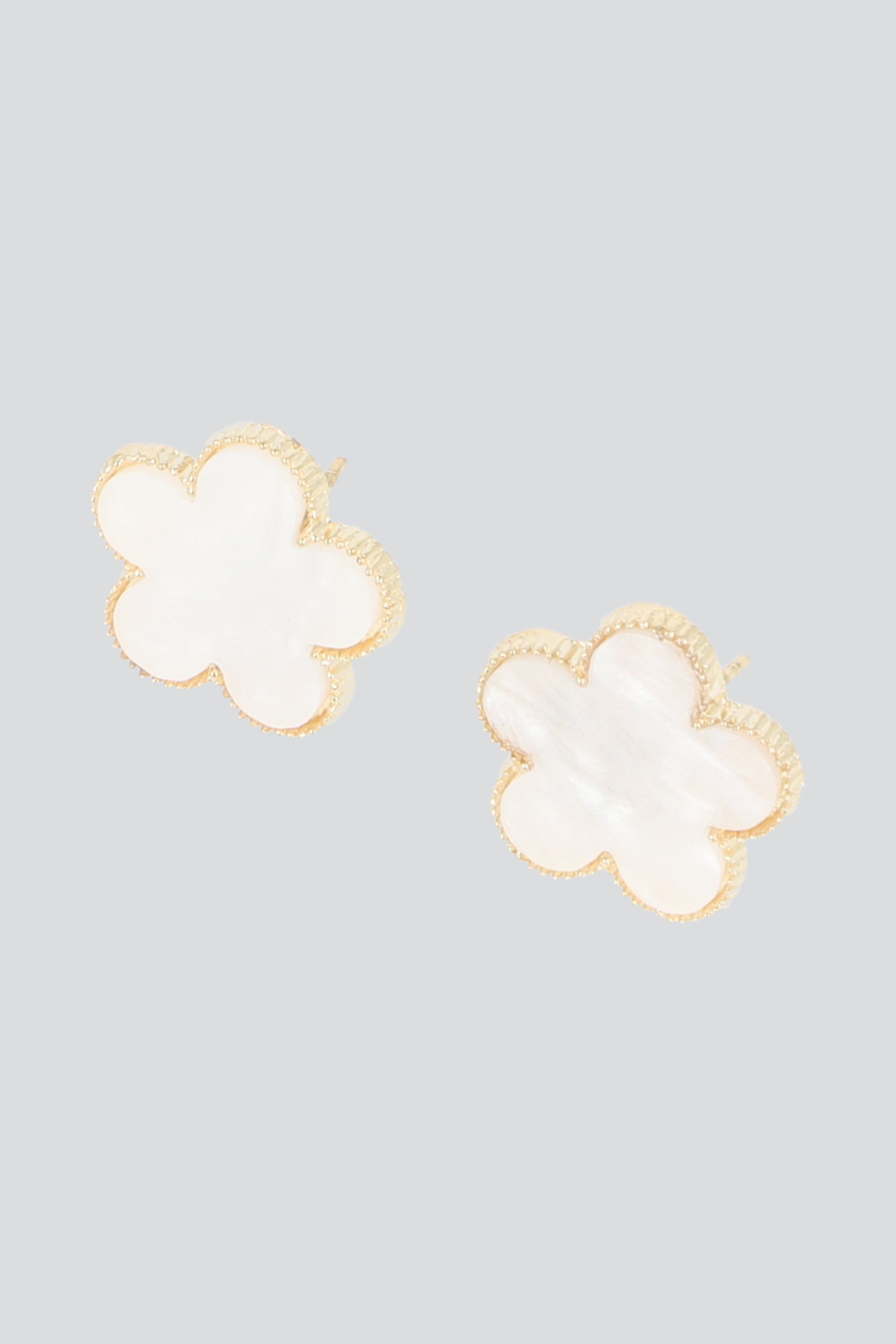 Aretes florecita color BLANCO