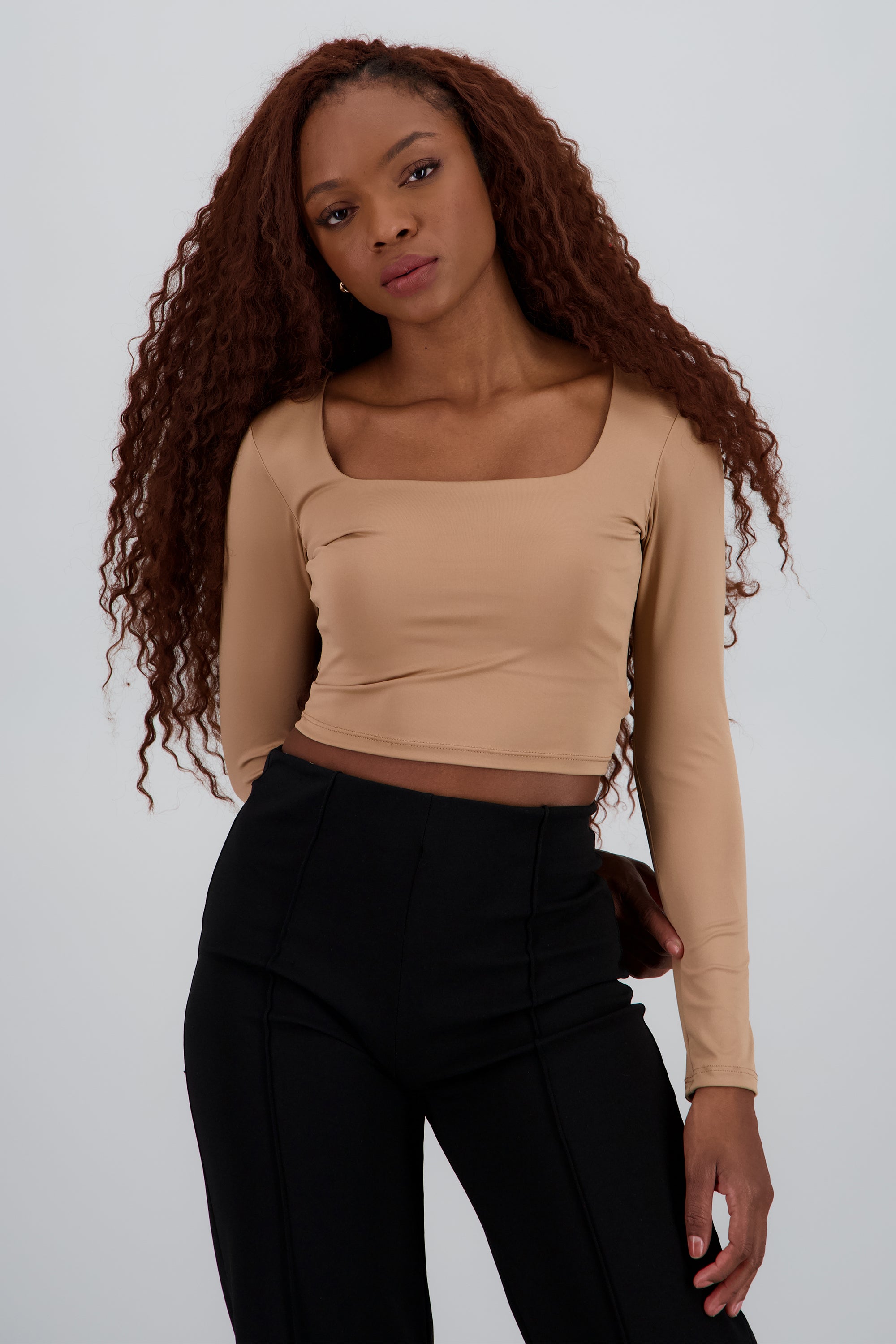 Top escote cuadrado manga larga TAN