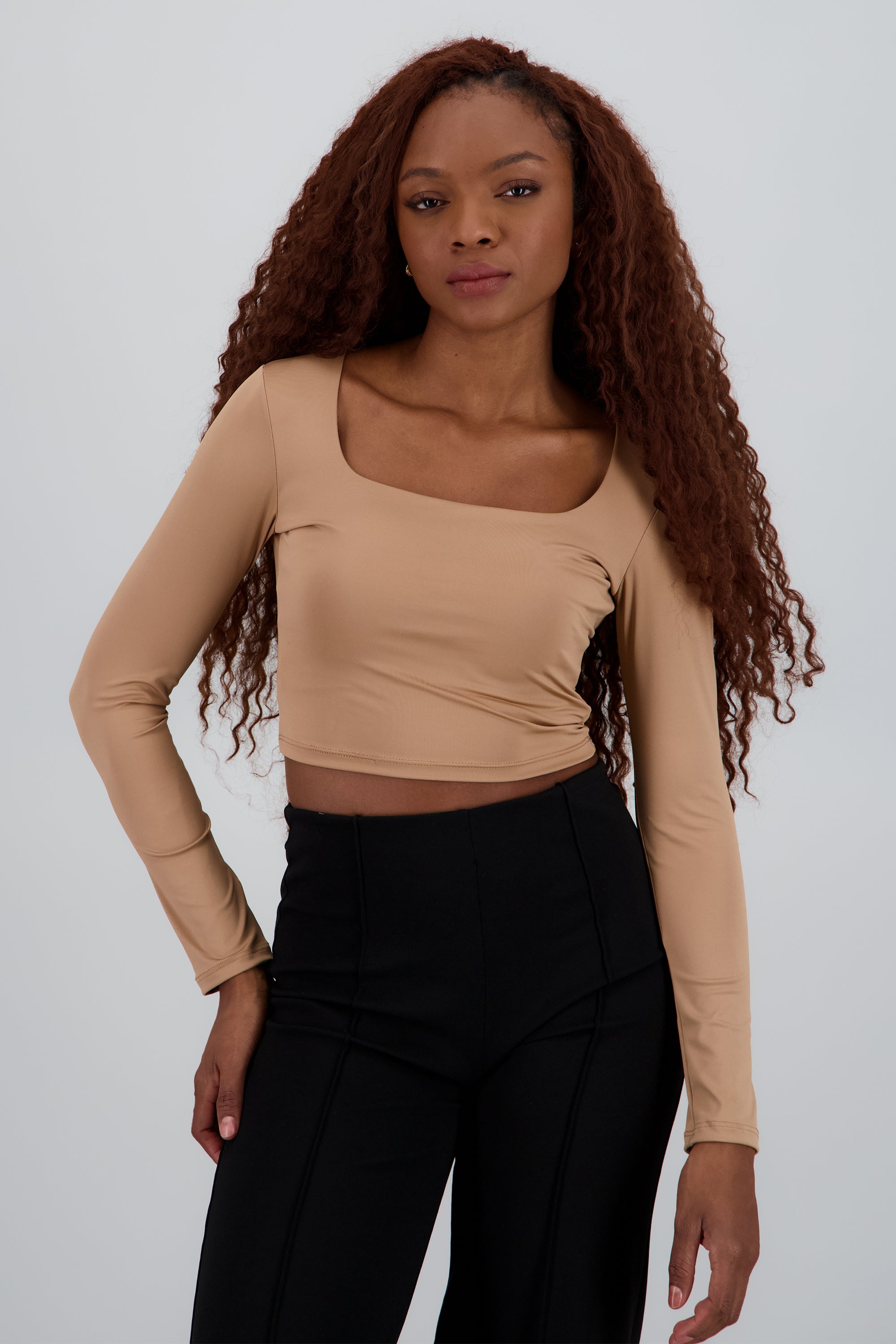 Top escote cuadrado manga larga TAN