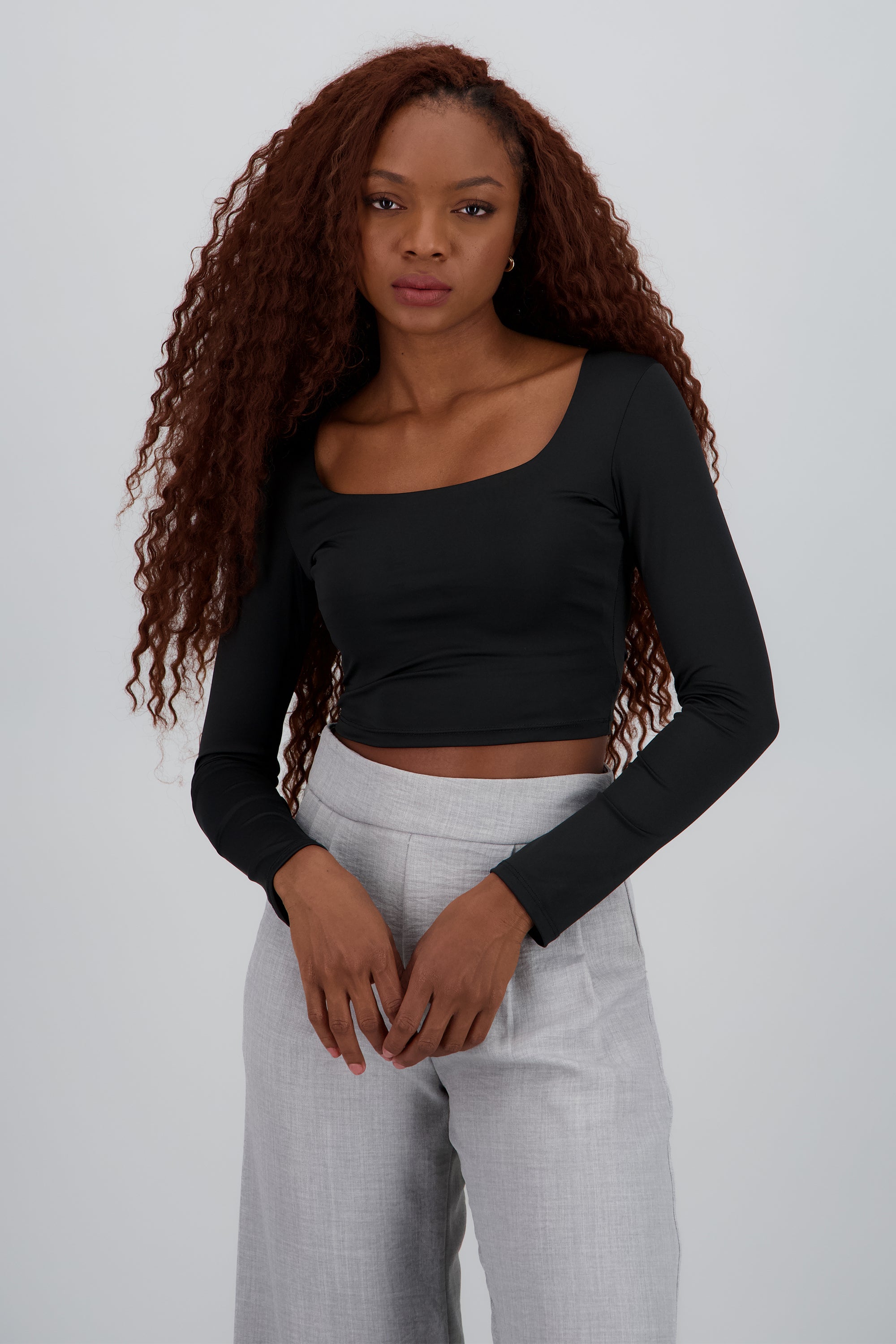 Top escote cuadrado manga larga NEGRO