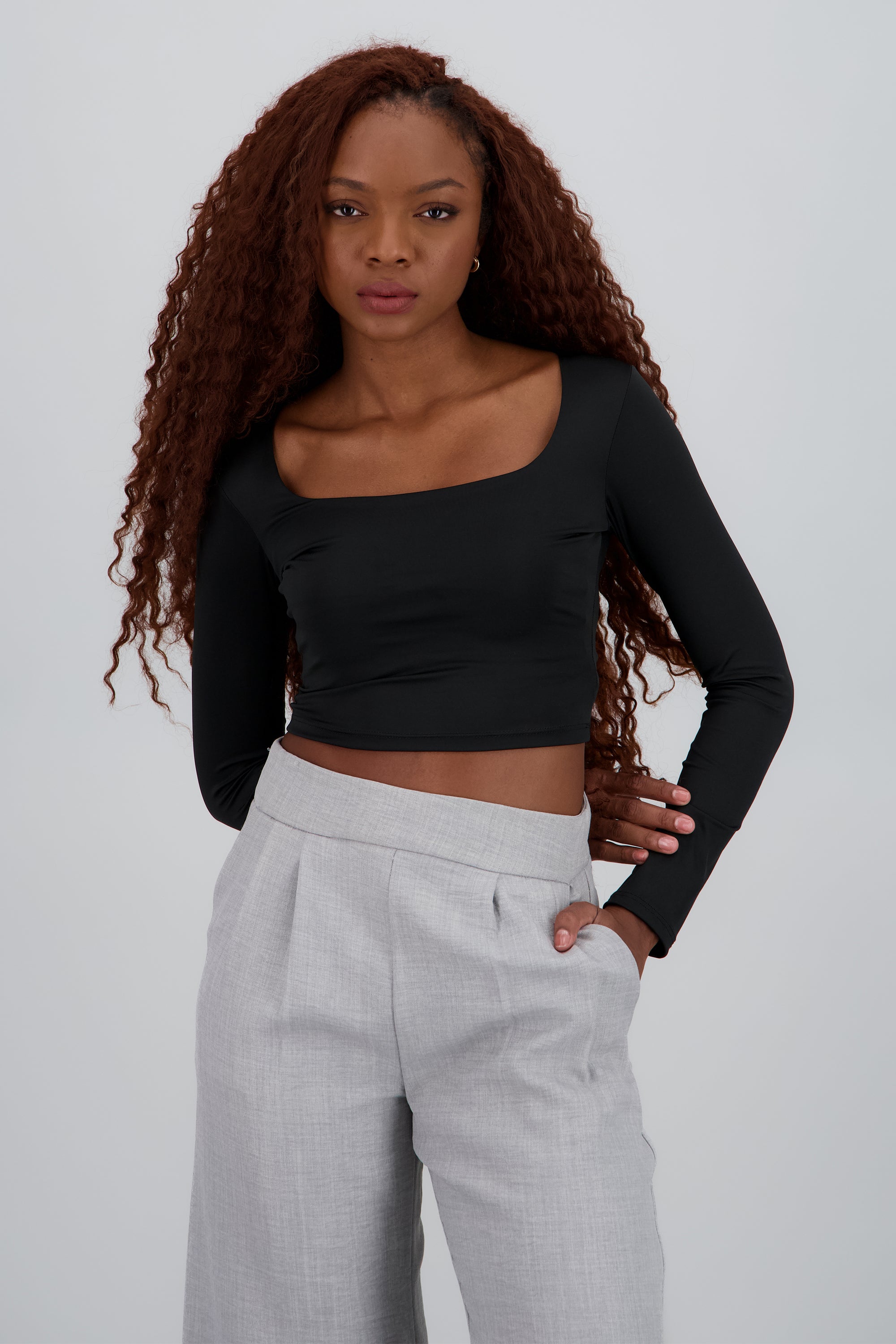 Top escote cuadrado manga larga NEGRO