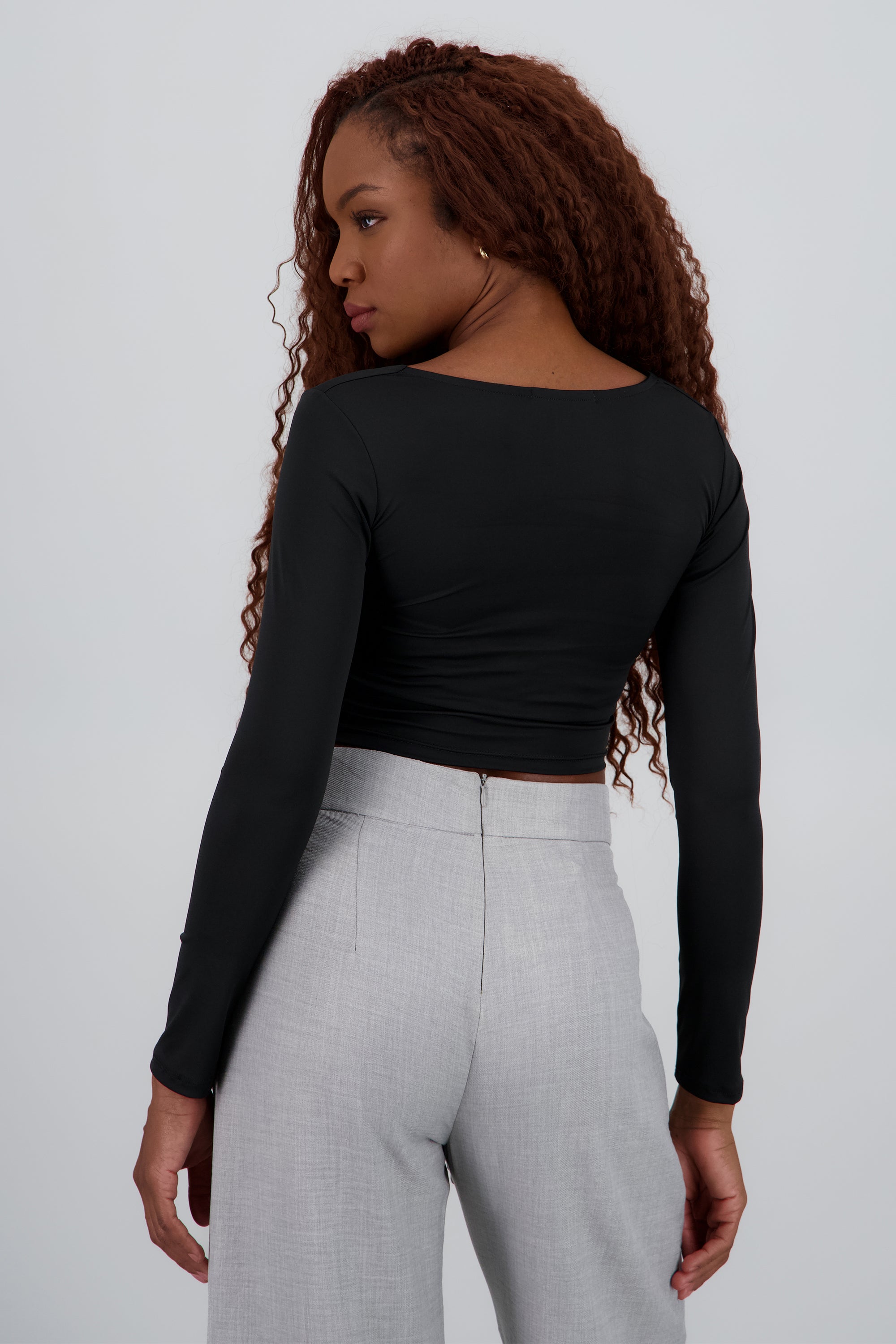 Top escote cuadrado manga larga NEGRO