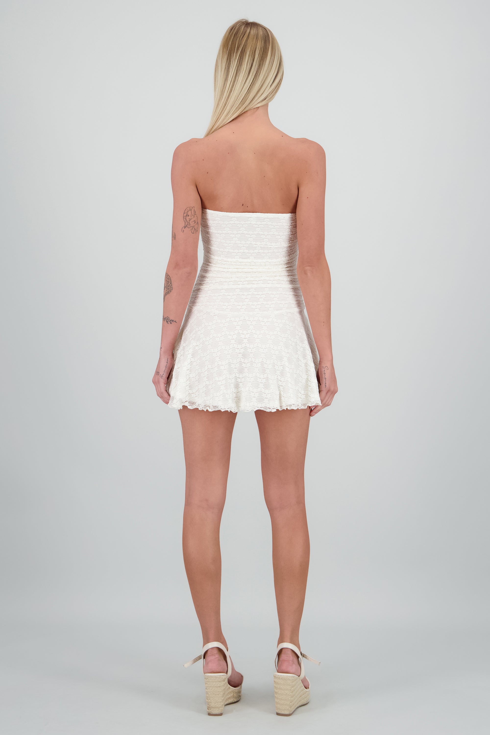 Vestido mini strapless encaje CREMA