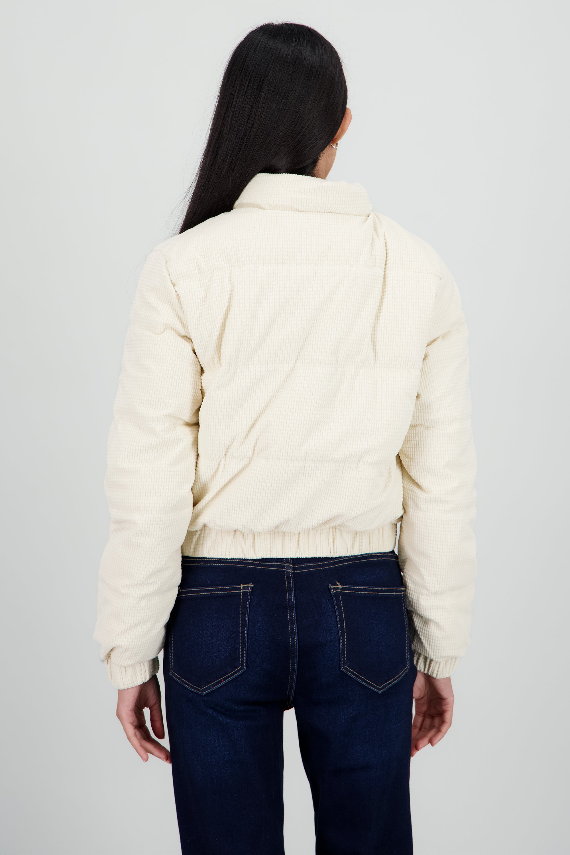 Chamarra puffer capitonada textura CREMA
