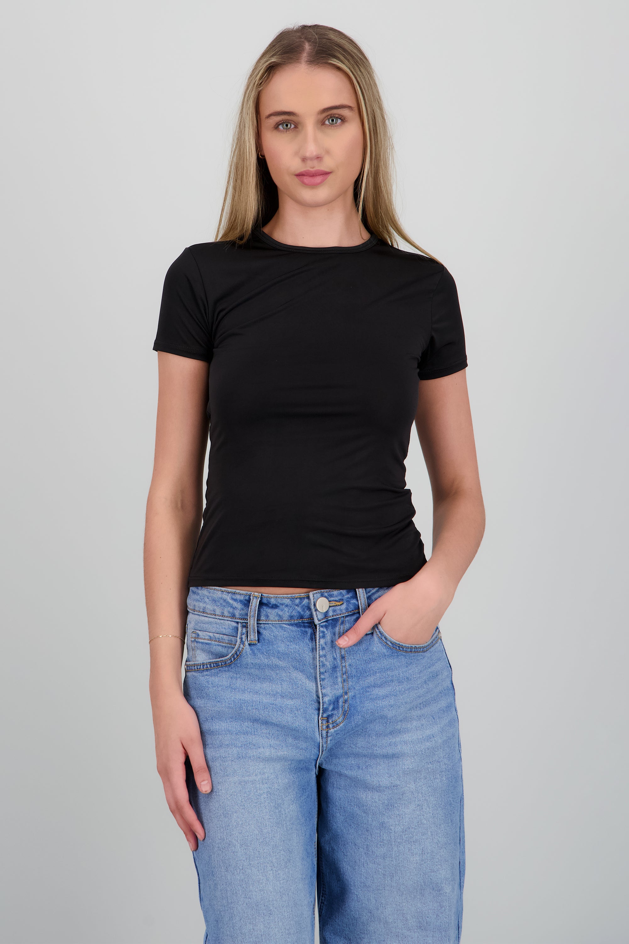 Playera de manga corta lisa NEGRO