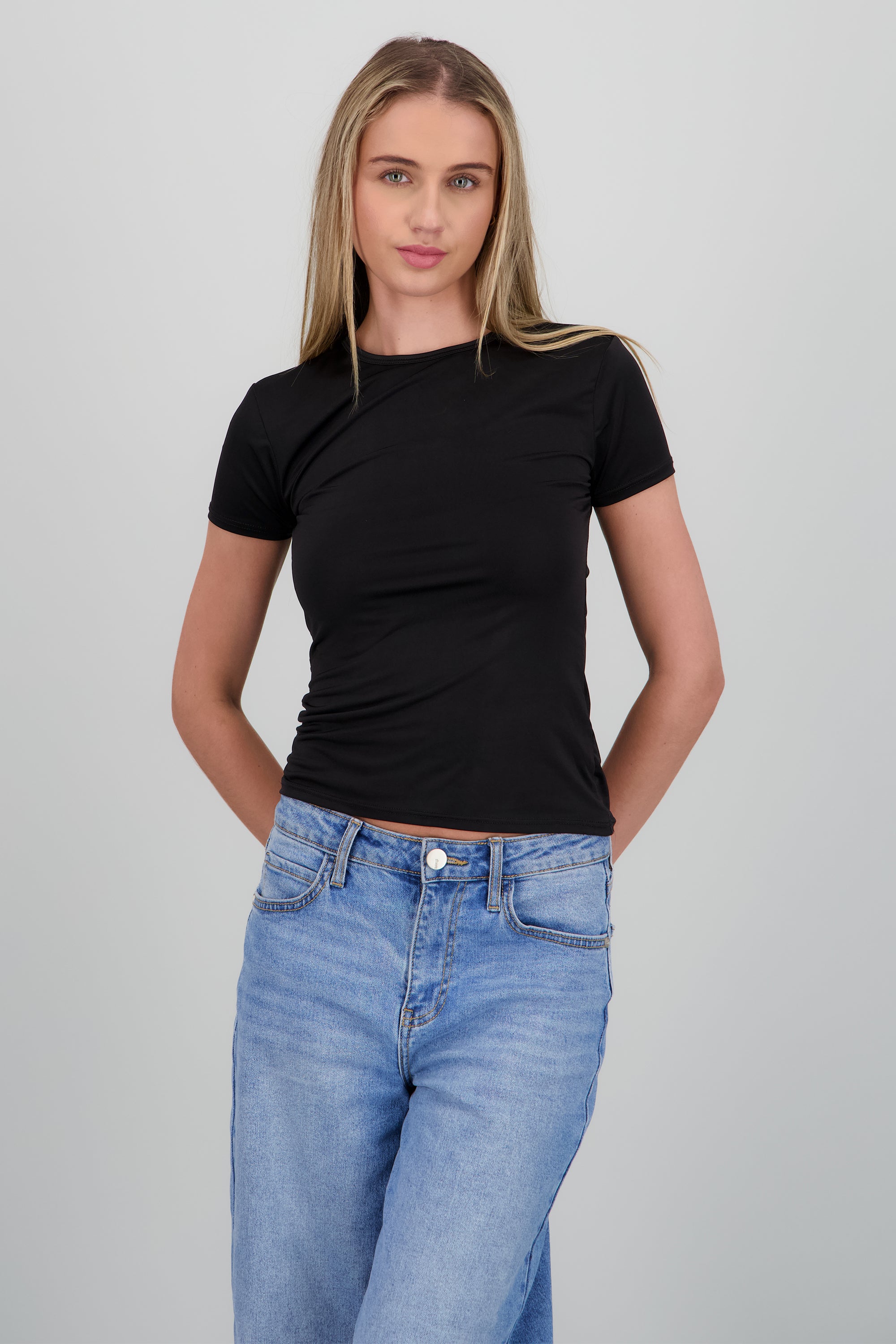 Playera de manga corta lisa NEGRO