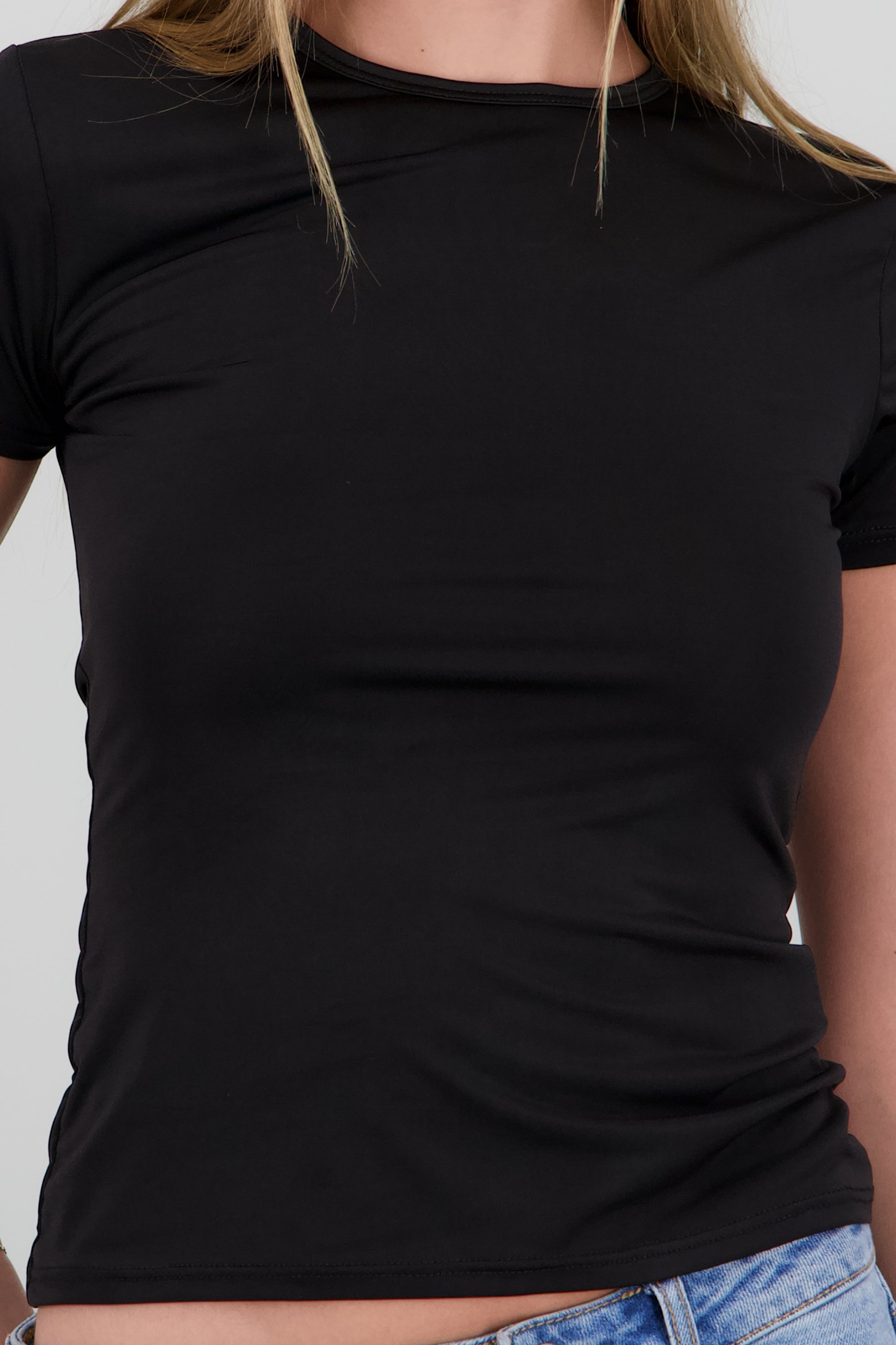 Playera de manga corta lisa NEGRO