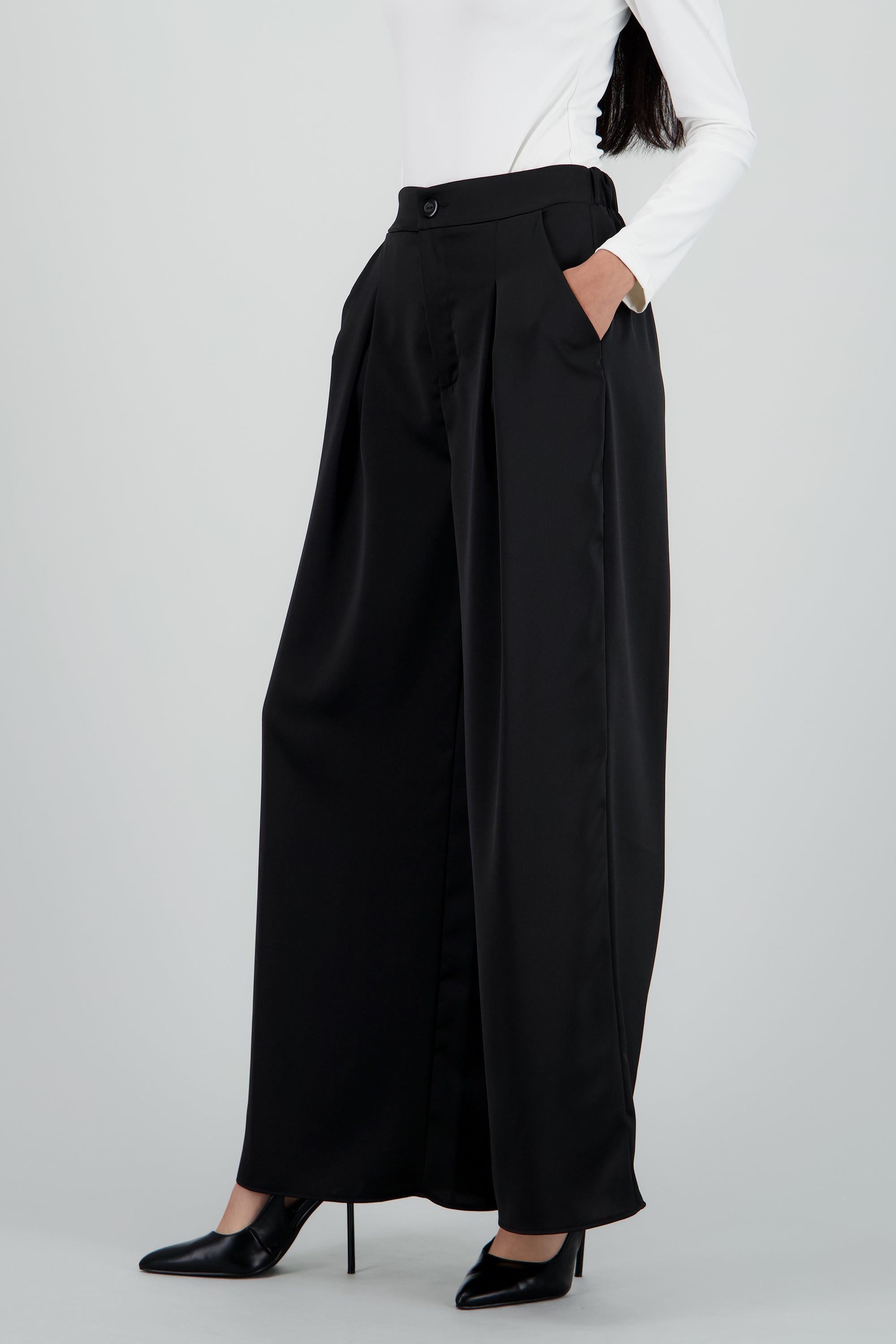 Pantalon amplio con boton NEGRO