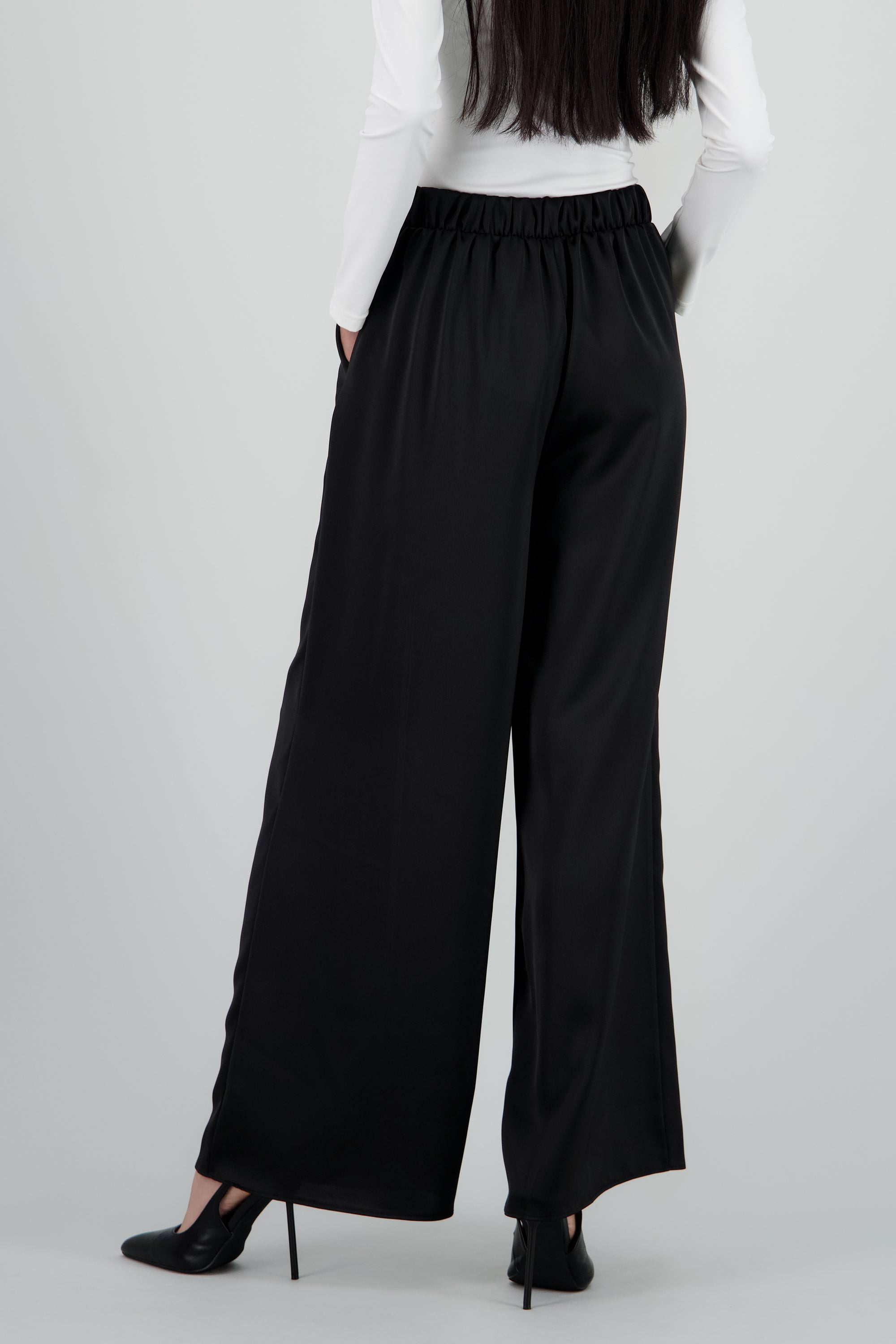 Pantalon amplio con boton NEGRO