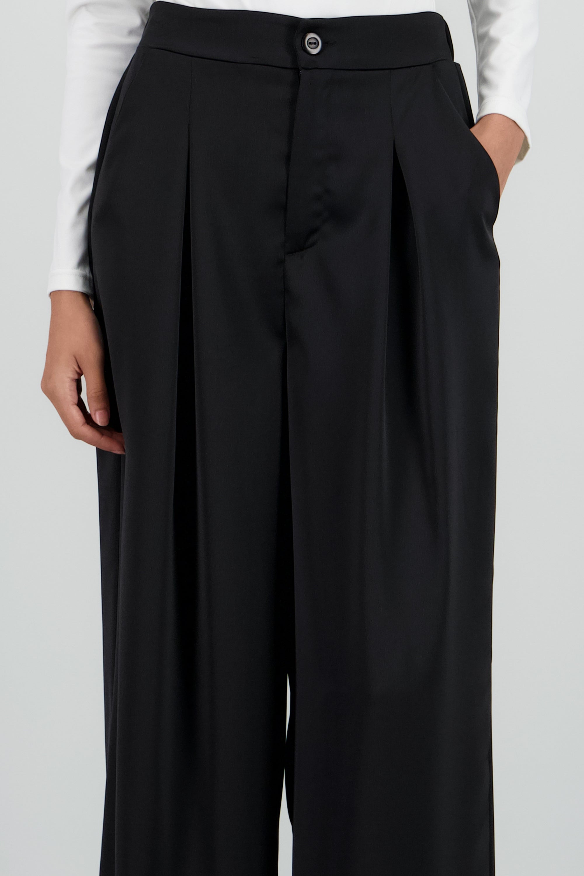 Pantalon amplio con boton NEGRO
