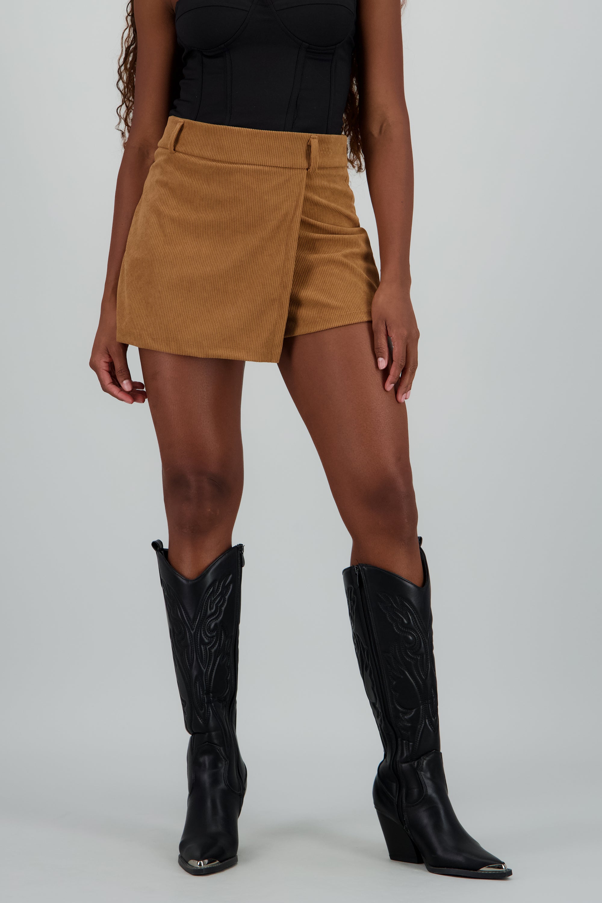 Falda short cruzada CAMELLO