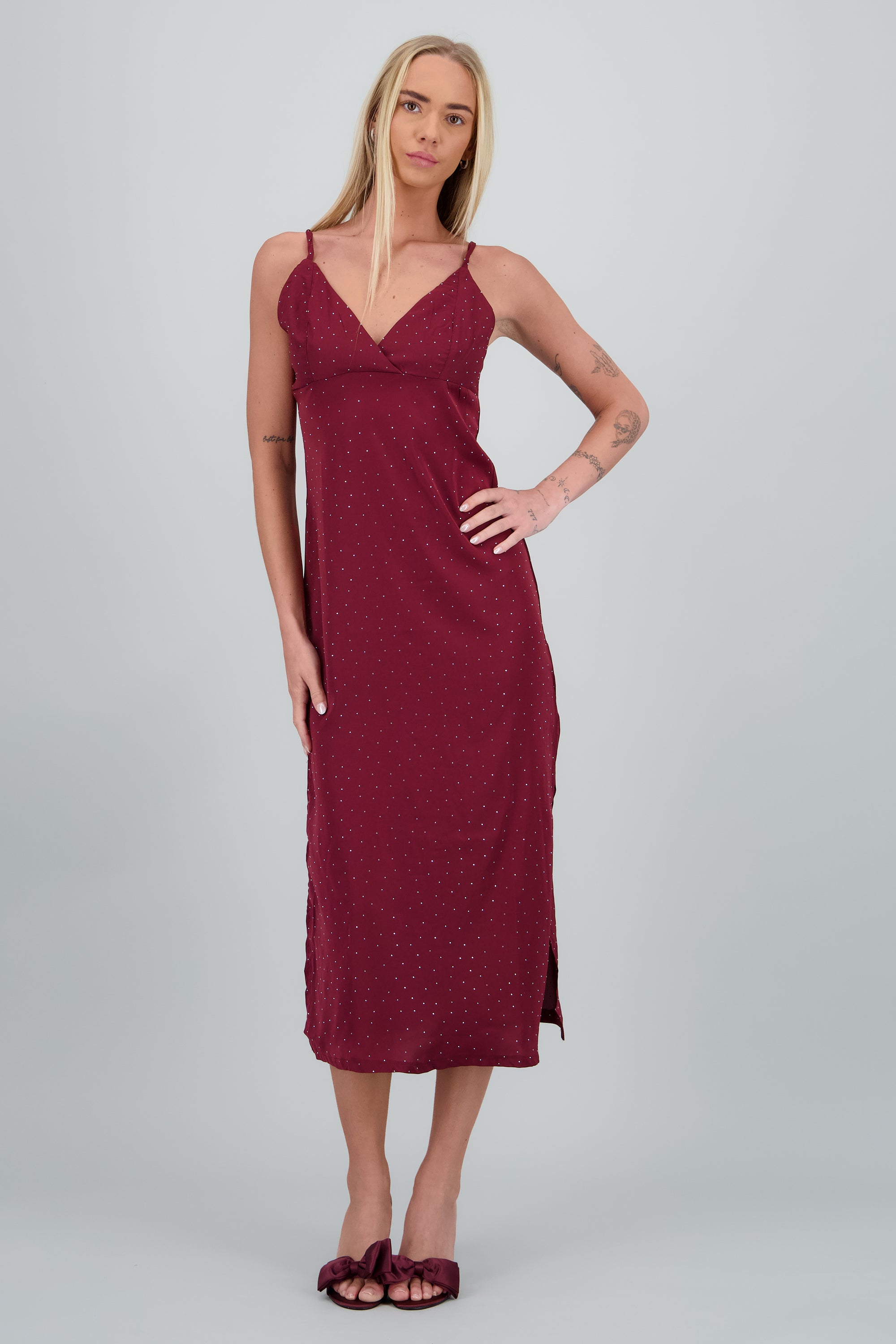 Vestido midi brillos escote cruzado VINO