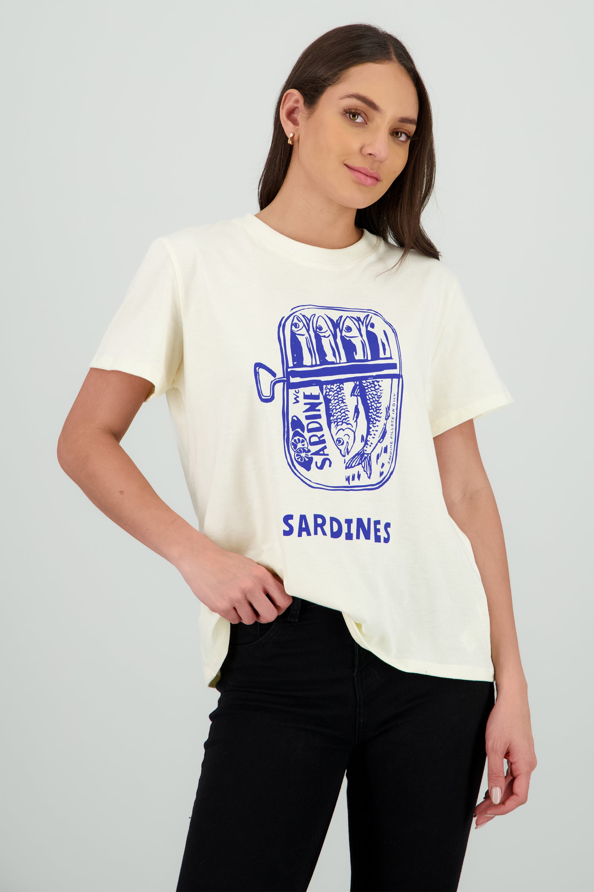 Playera estampado sardinas HUESO