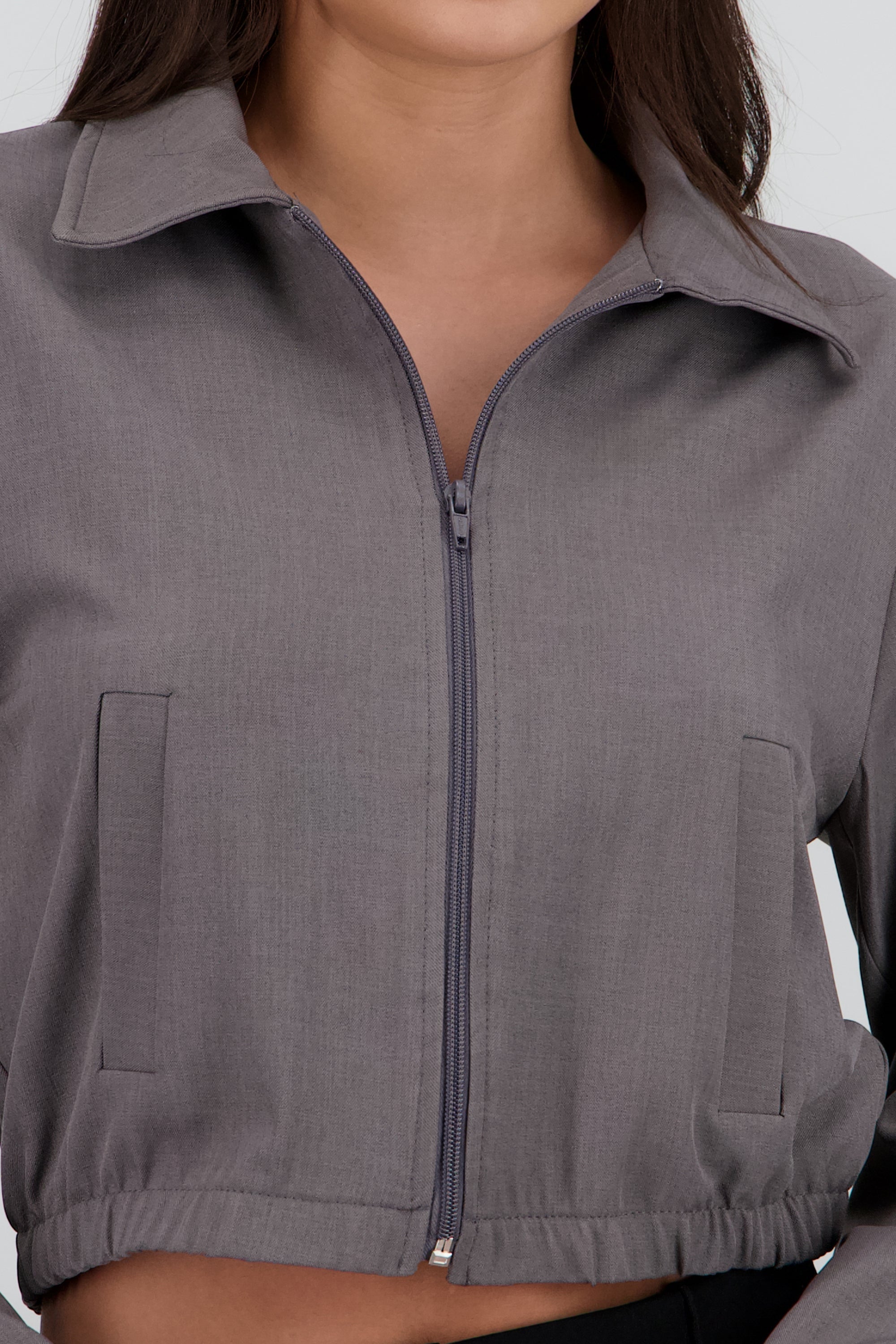 Chamarra lisa cuello detalle cierre GRIS OBSCURO