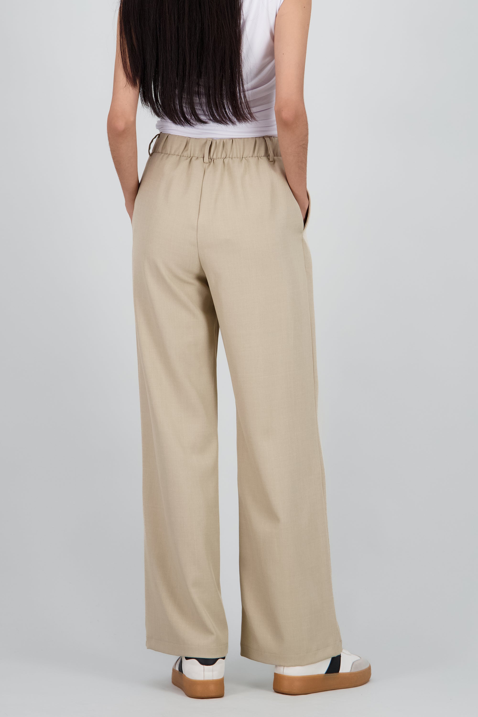 Pantalon liso recto detalle pinza ARENA