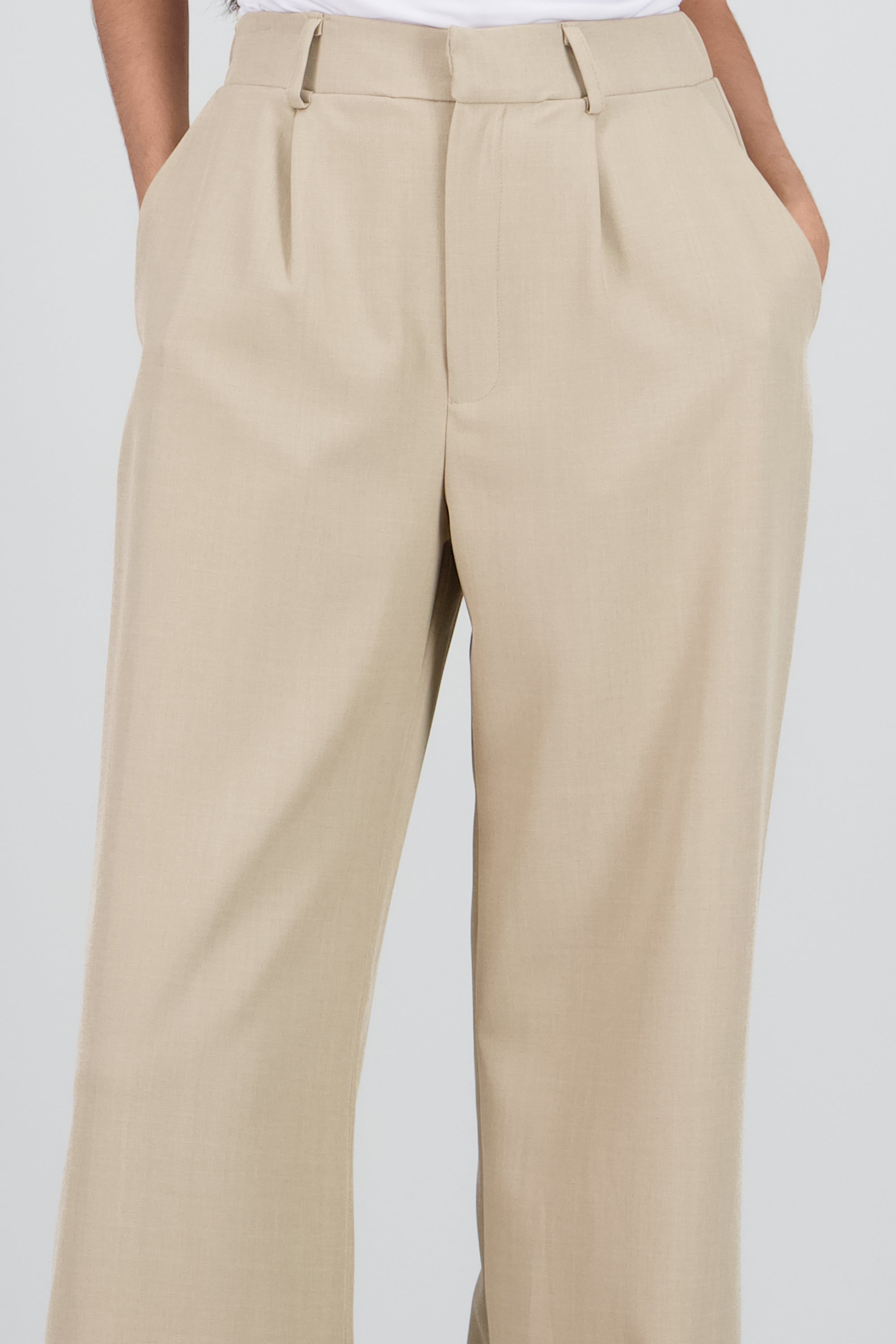 Pantalon liso recto detalle pinza ARENA
