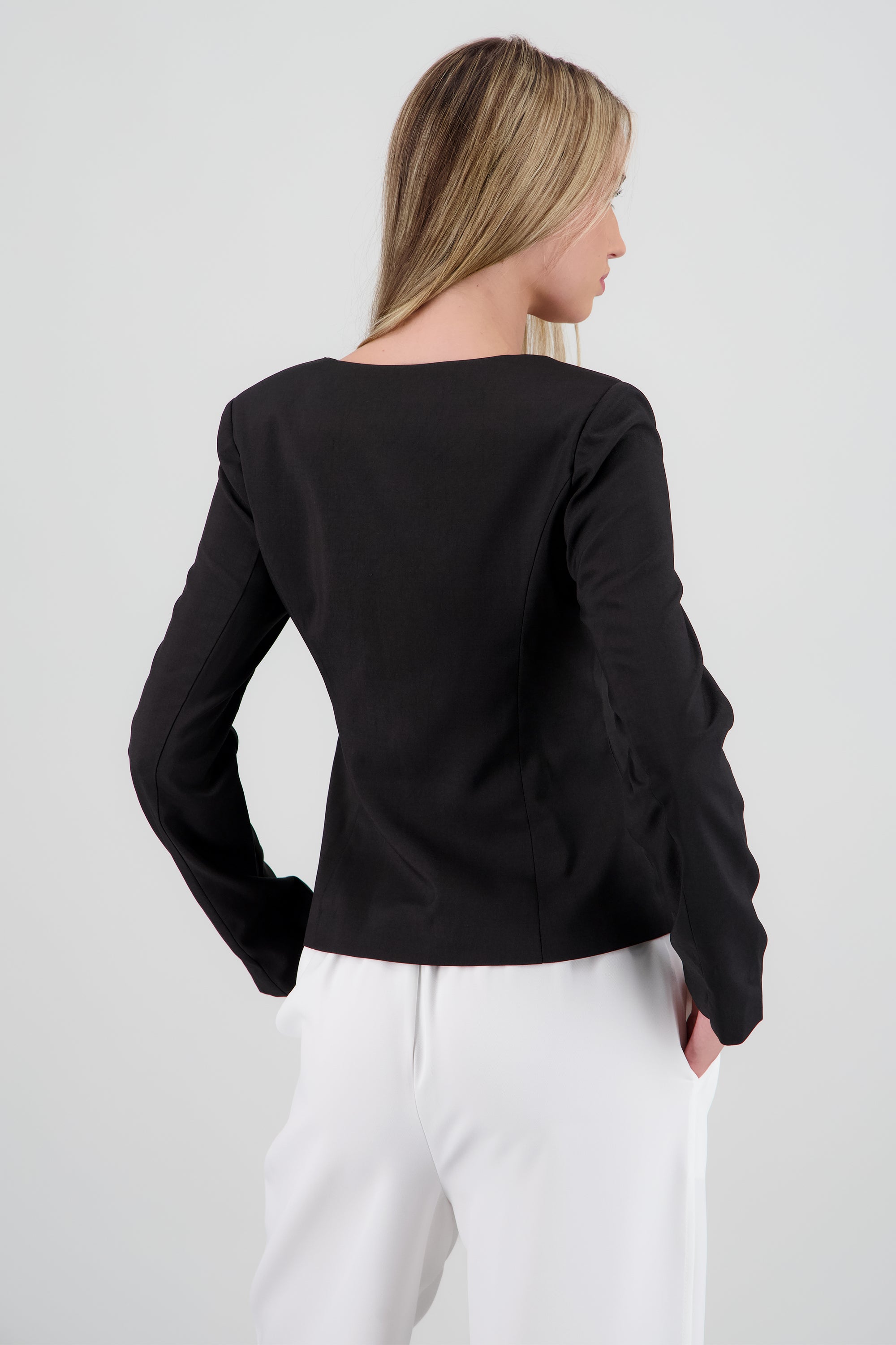 Top detalle botones escote en v NEGRO