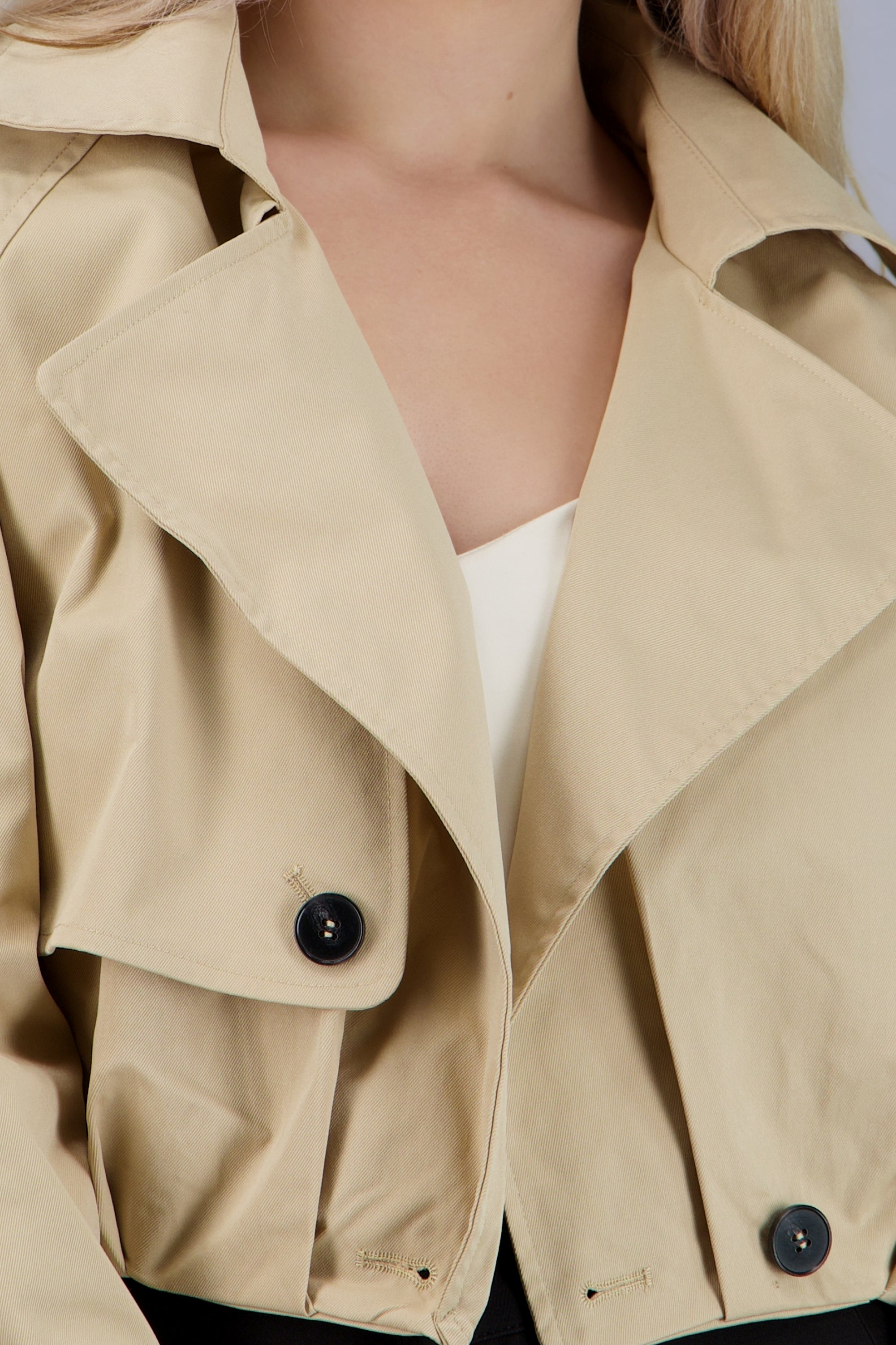 Gabardina crop cruzada CAFE