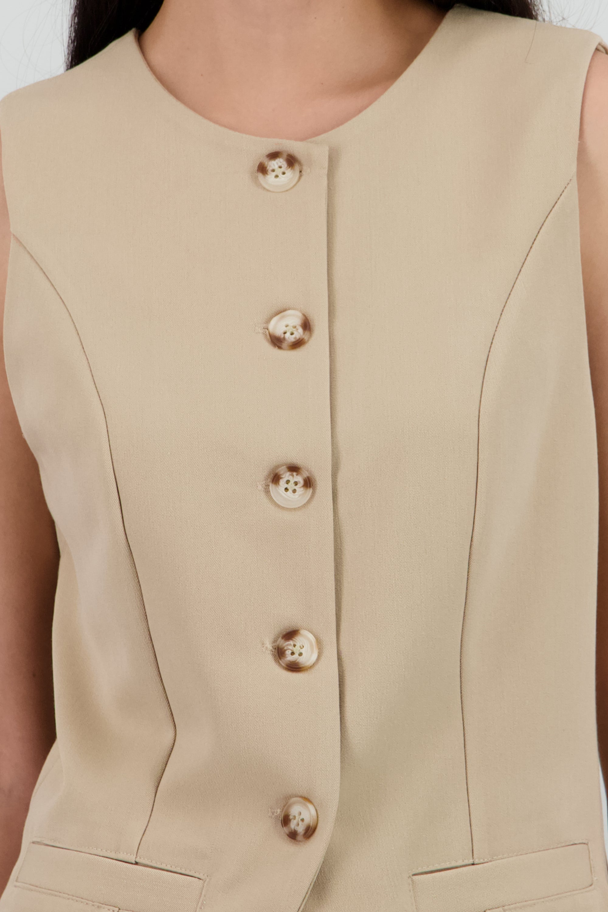 Chaleco largo con cuello redondo NUDE