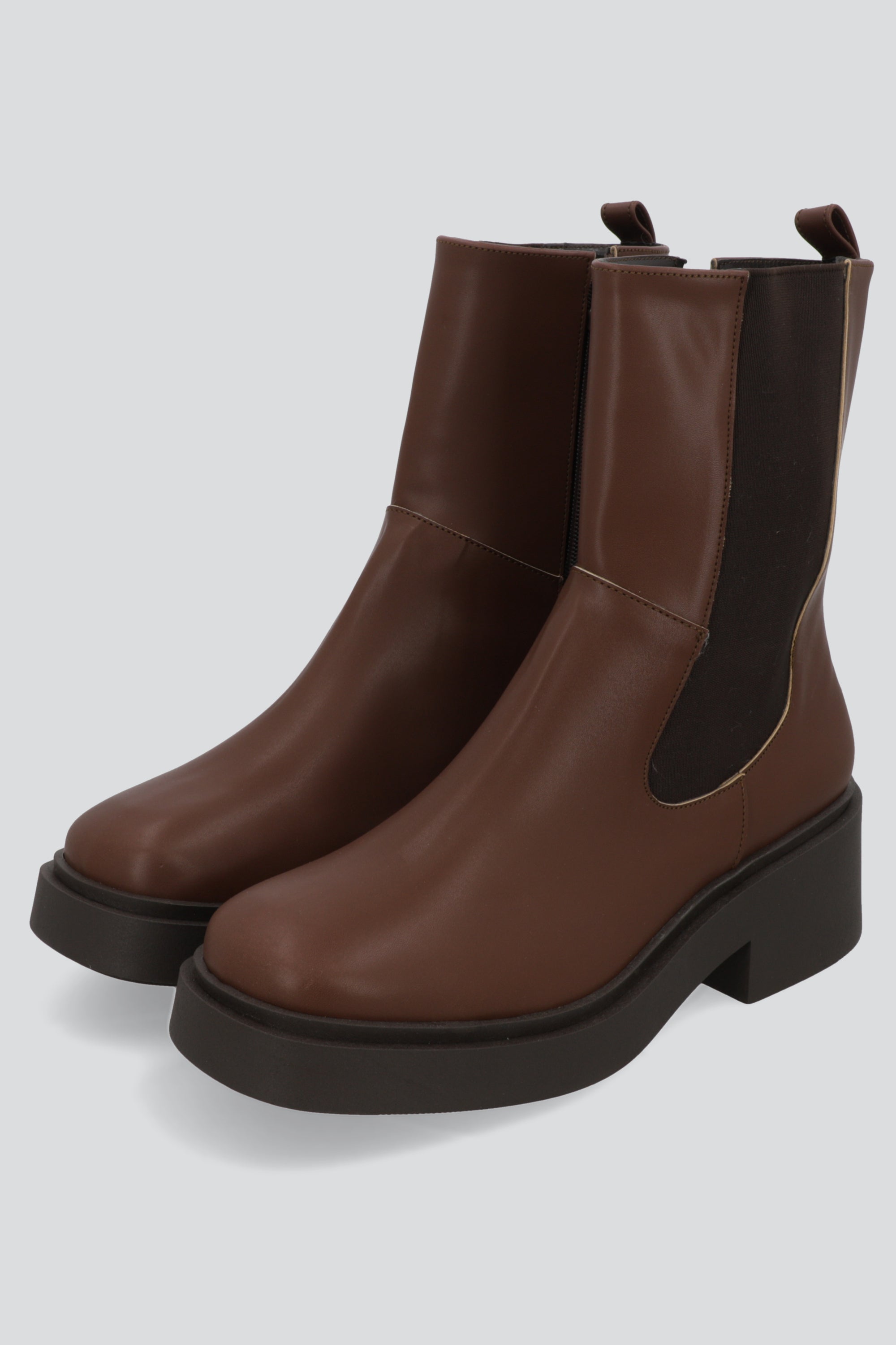 Botin elastico punta cuadrada CAFE