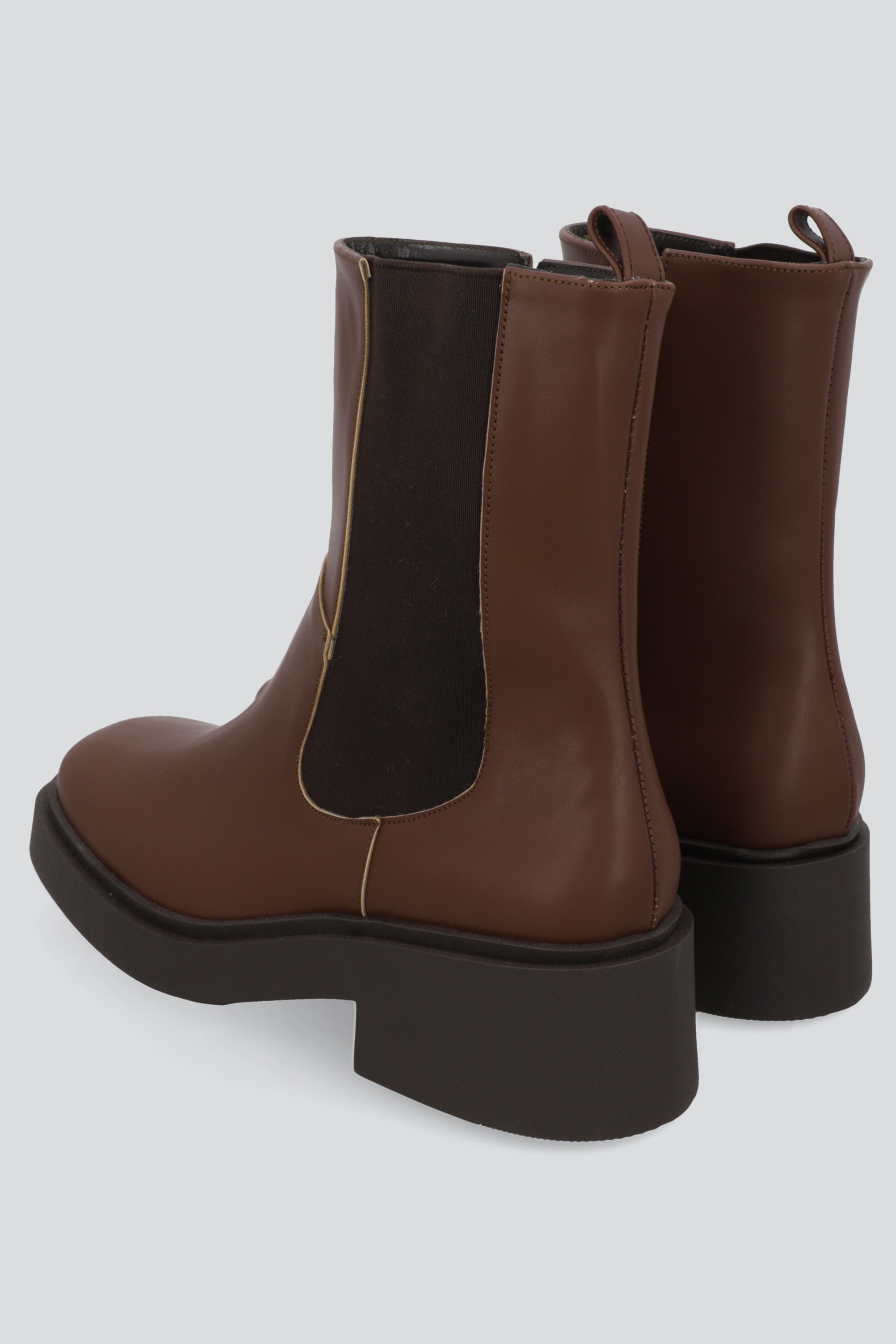 Botin elastico punta cuadrada CAFE