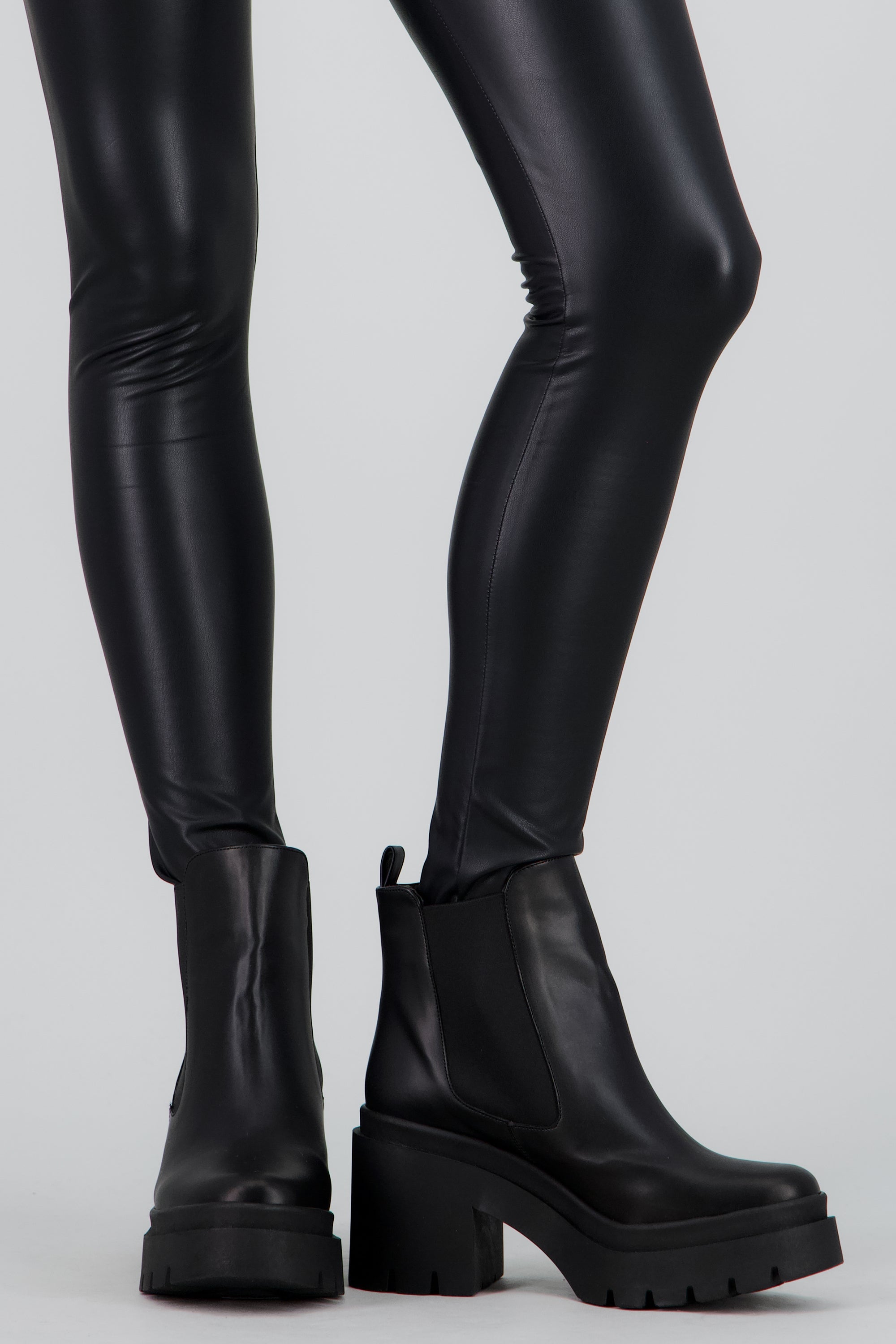 Bota tacon cuadrado chelsea NEGRO