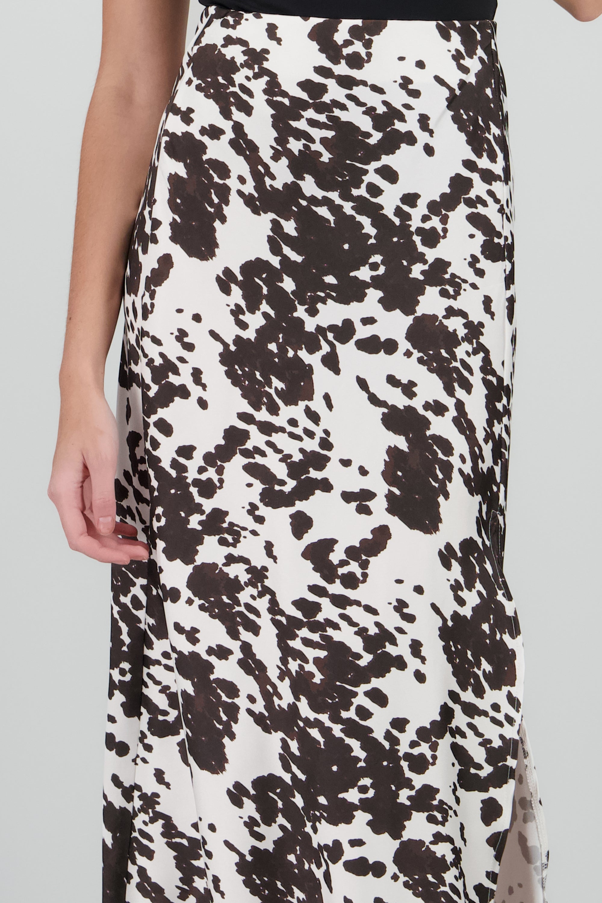 Falda maxi satinada estampado vaca CAFE COMBO