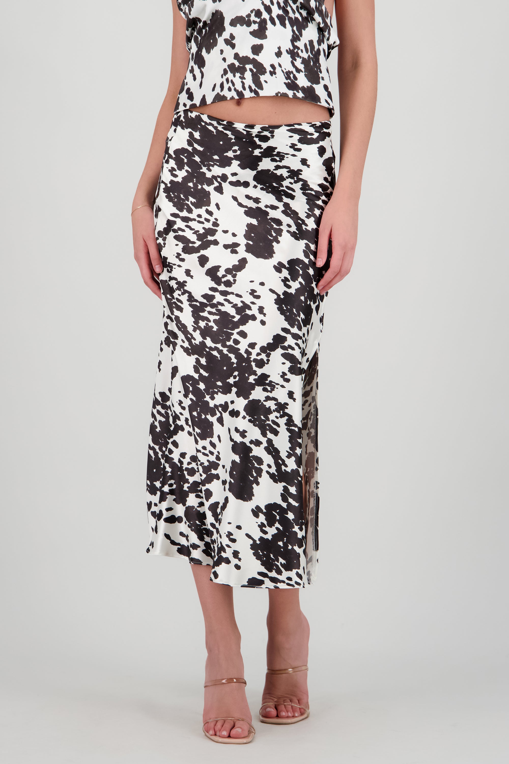 Falda maxi satinada estampado vaca NEGRO COMBO