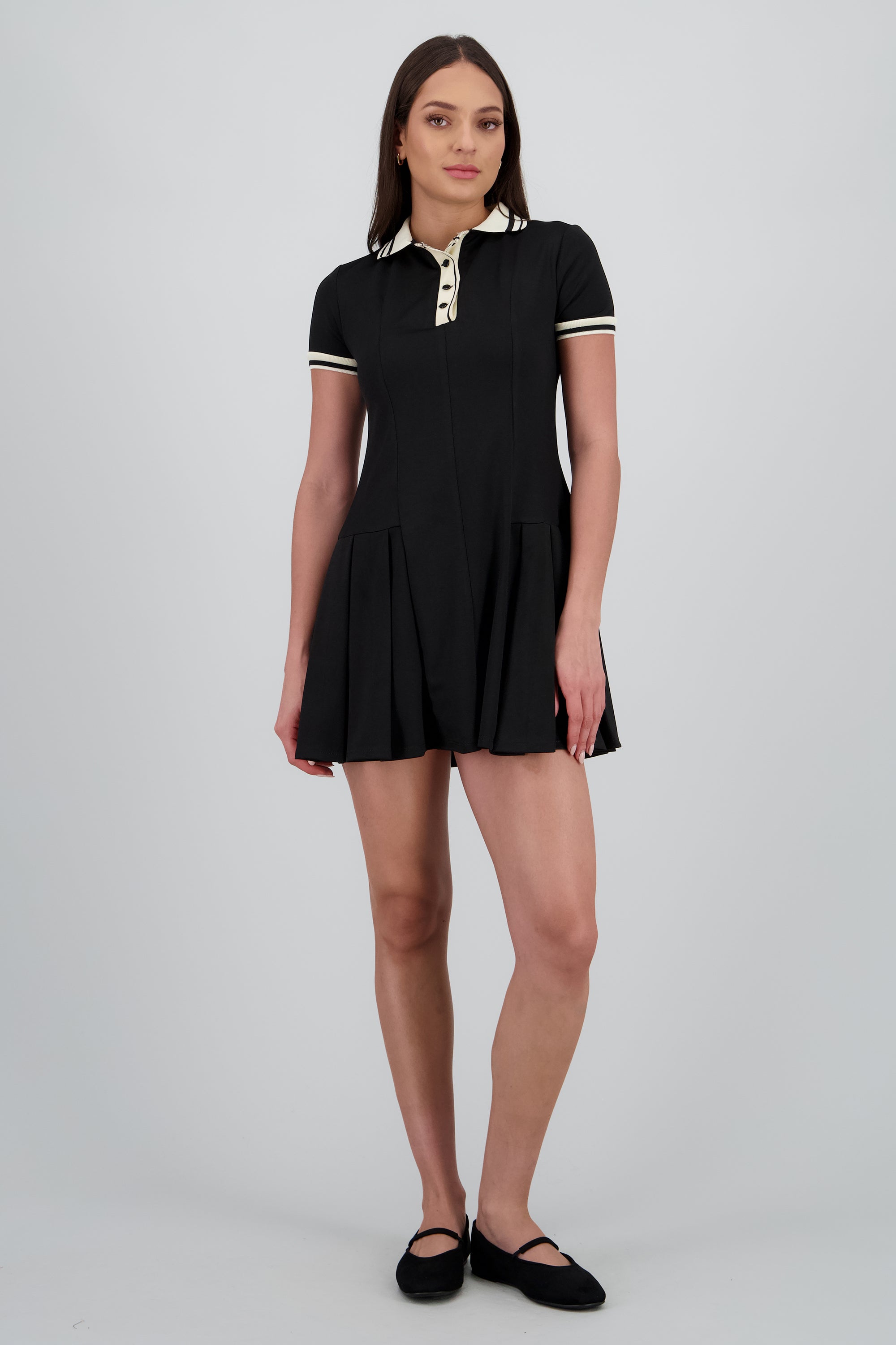 Vestido mini tableado con cuello polo NEGRO COMBO