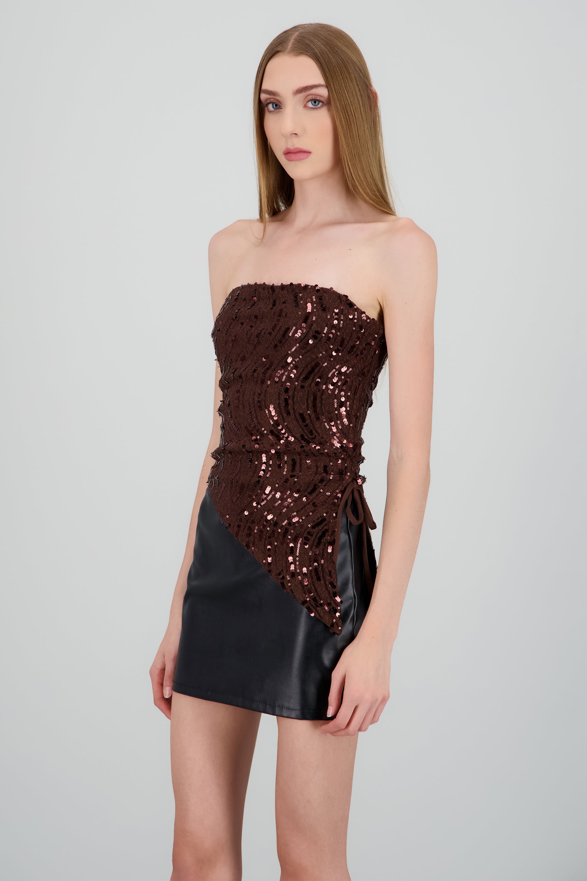 Top bandeau asimetrico lentejuelas con jareta CHOCOLATE