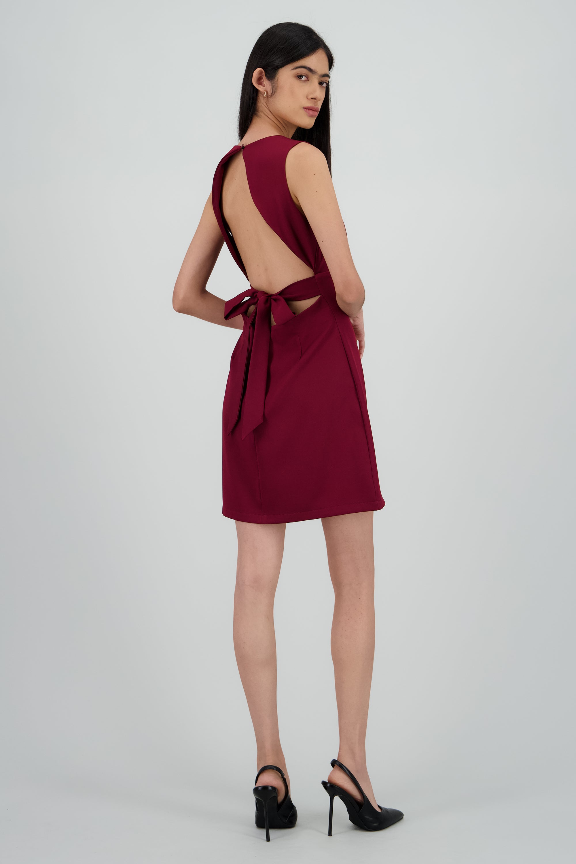 Vestido mini espalda descubierta con moño ROJO QUEMADO