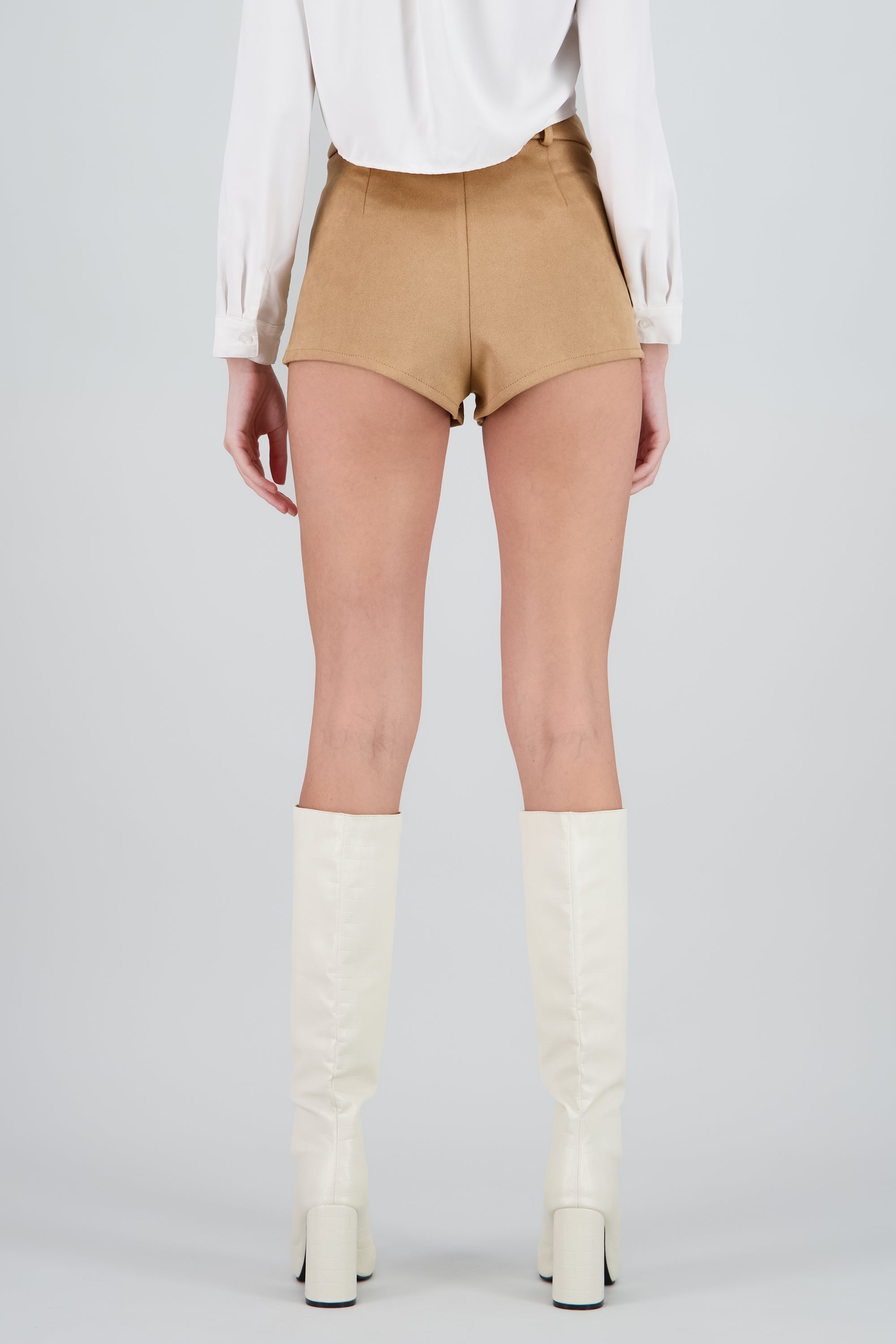 Short mini de suede con pretina lisa CAMELLO