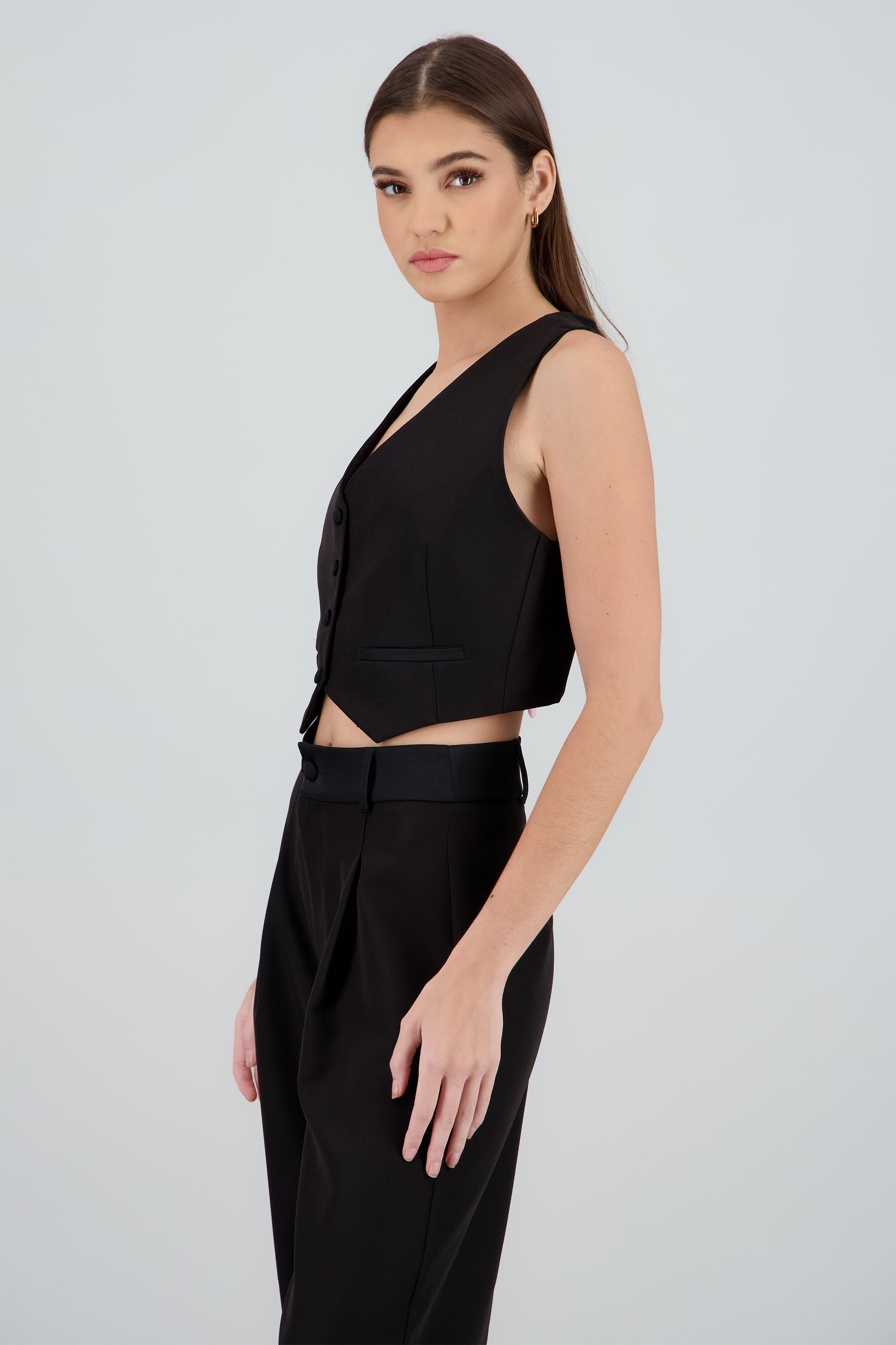 Chaleco con detalles satinados NEGRO