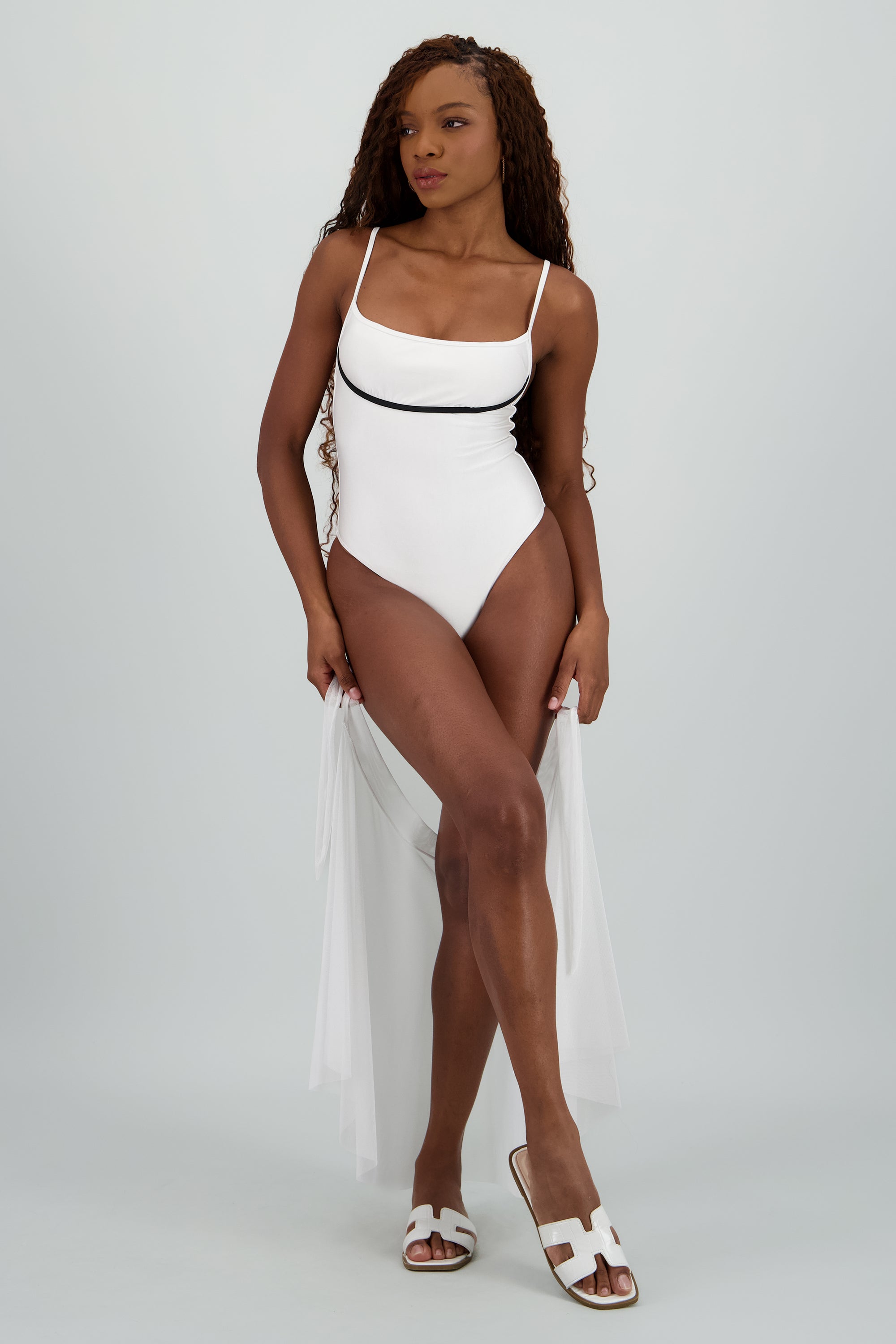 Traje de baño contraste con pareo BLANCO COMBO