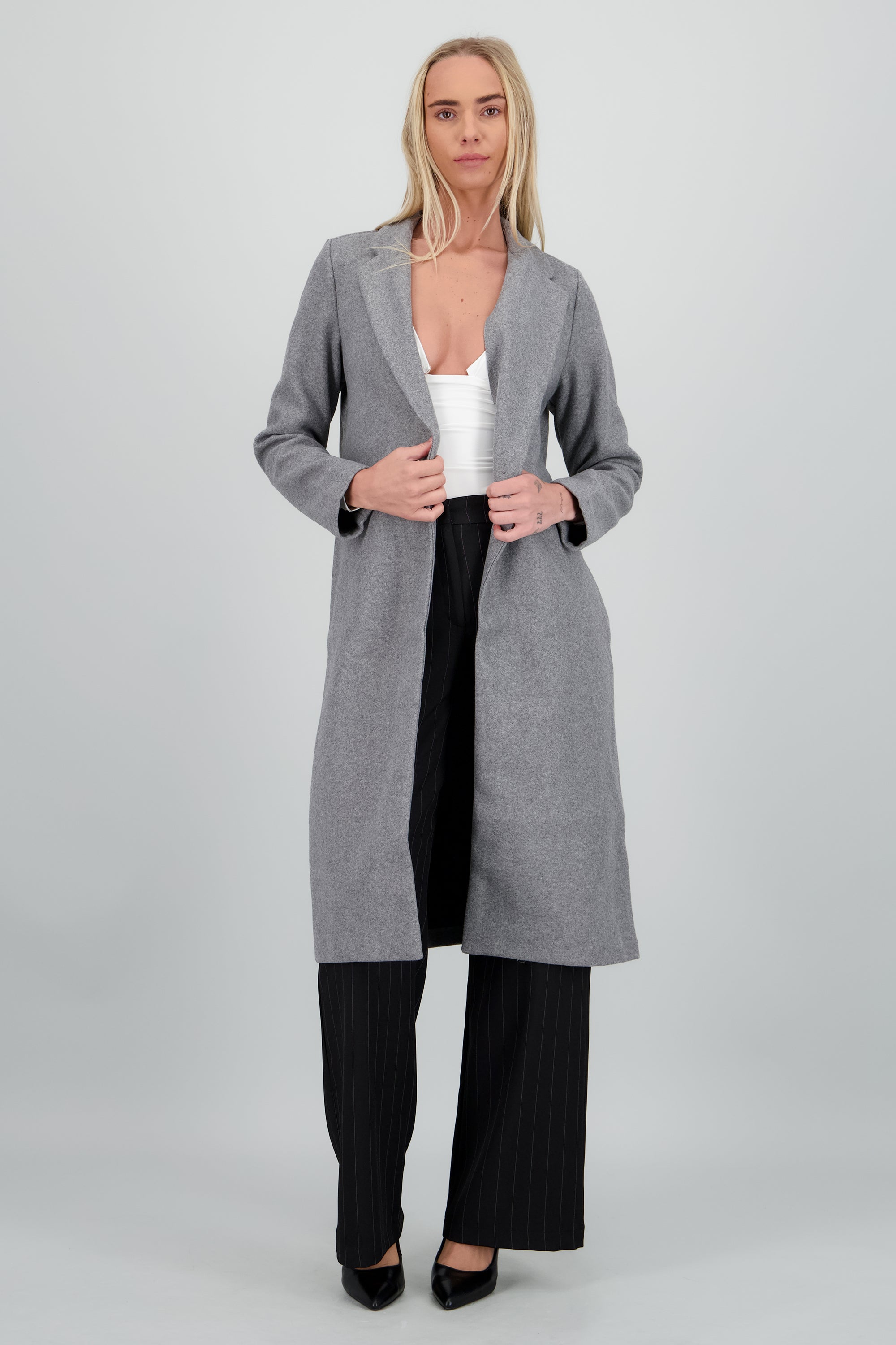 Abrigo largo boton GRIS