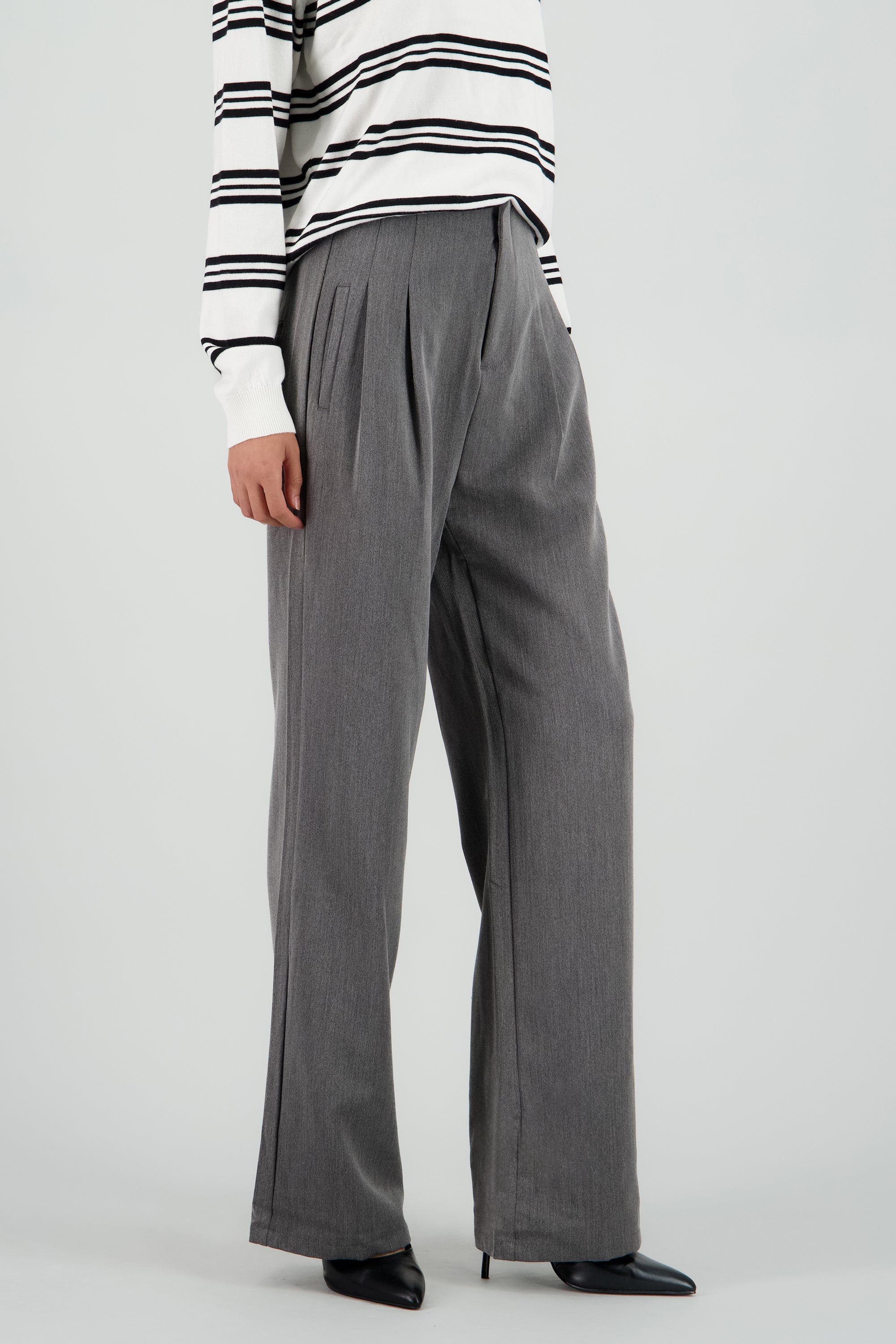 Pantalon sastreado pinzas GRIS