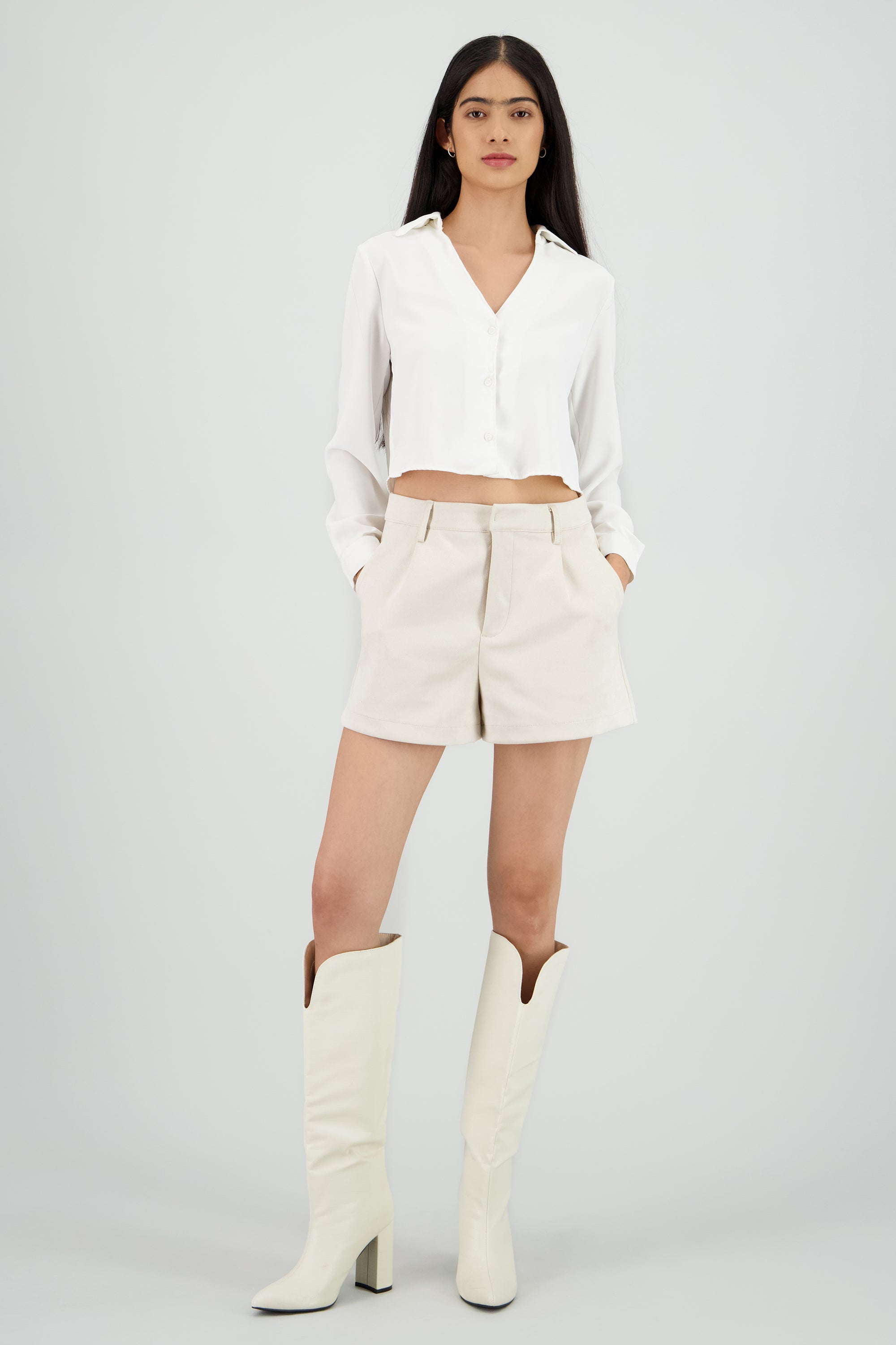 Sharts suade con pinzas CREMA