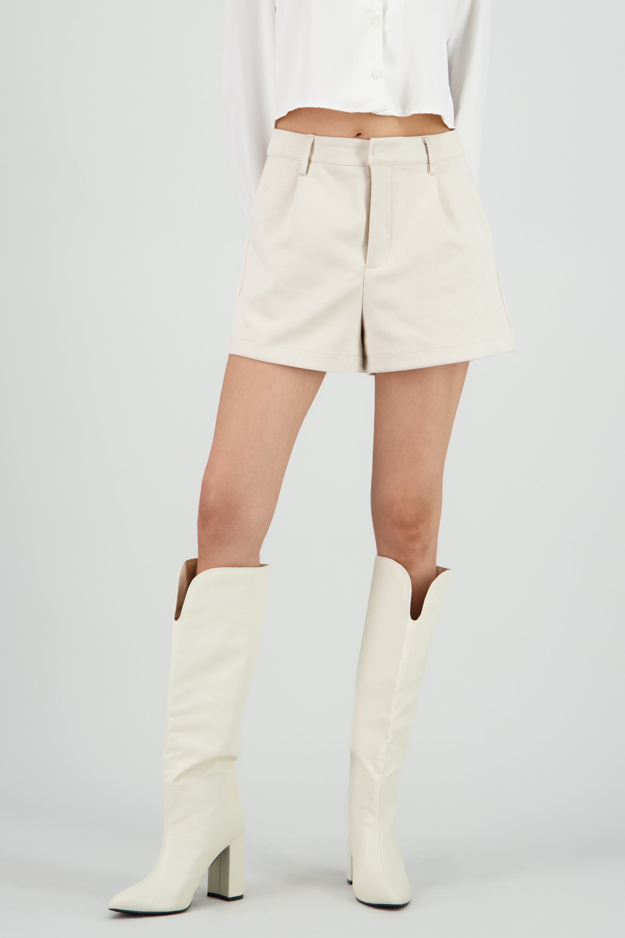 Sharts suade con pinzas CREMA