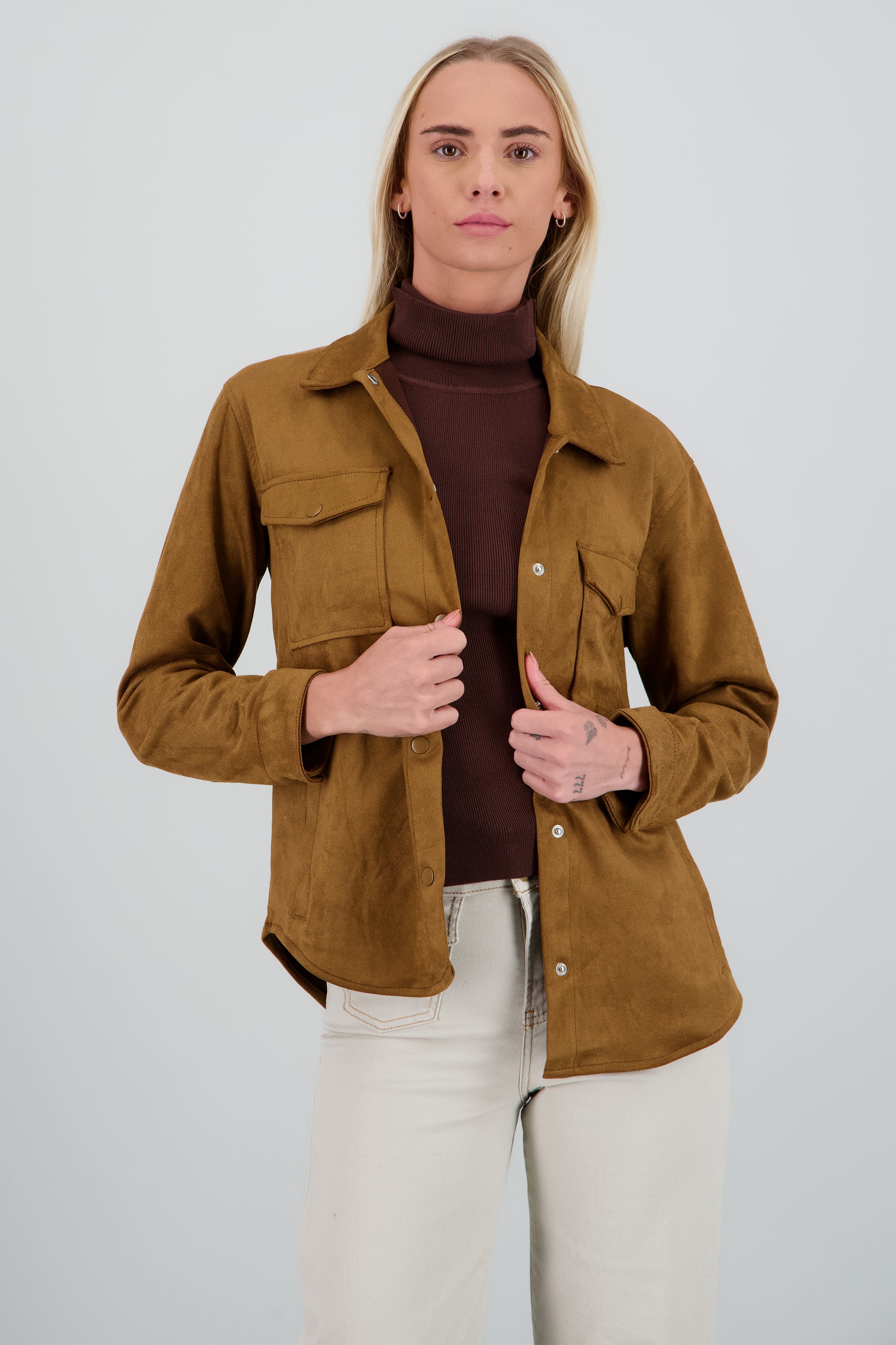 Chamarra suade detalle bolsas CAMELLO