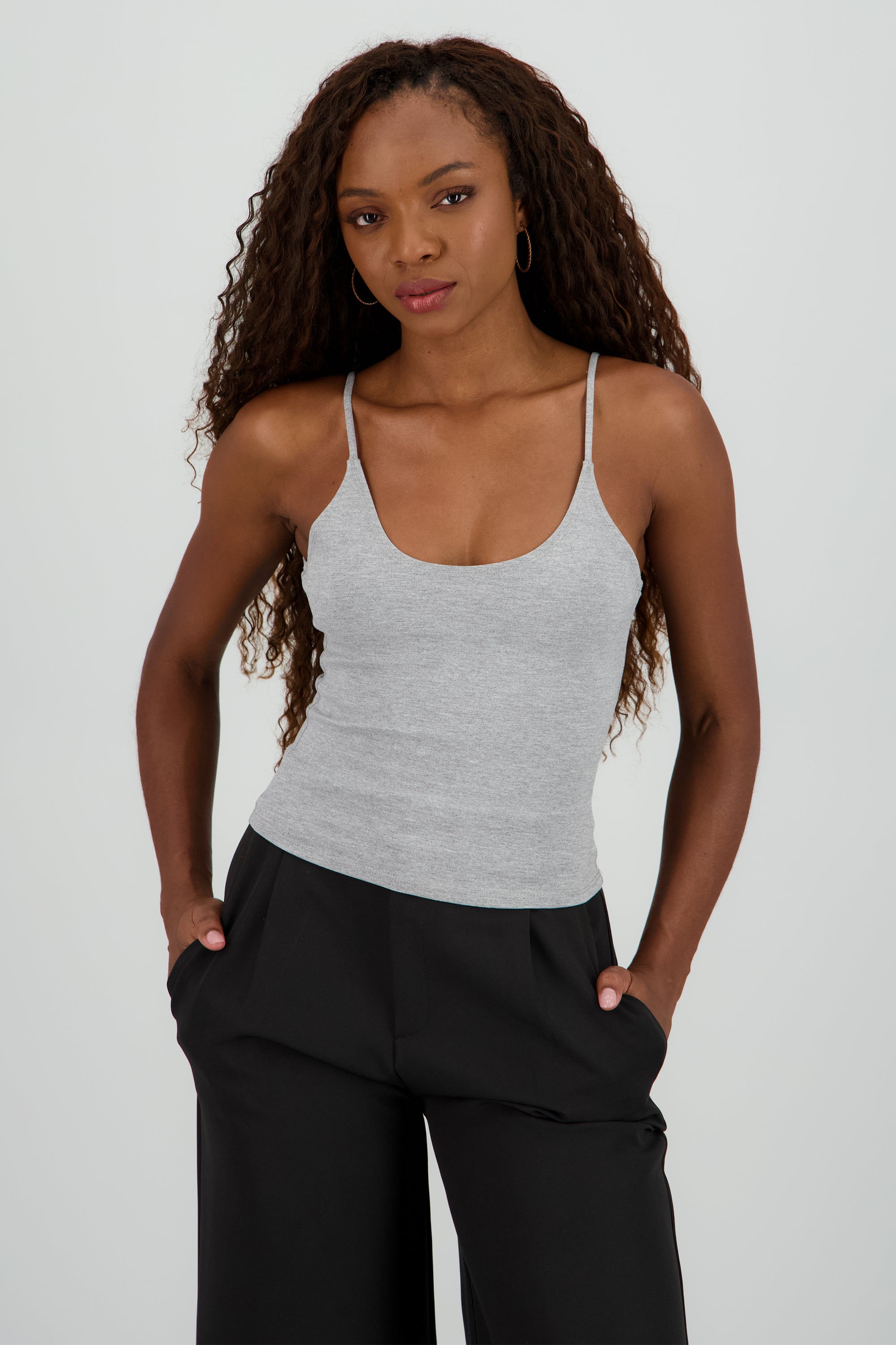 Top basico sin mangas GRIS