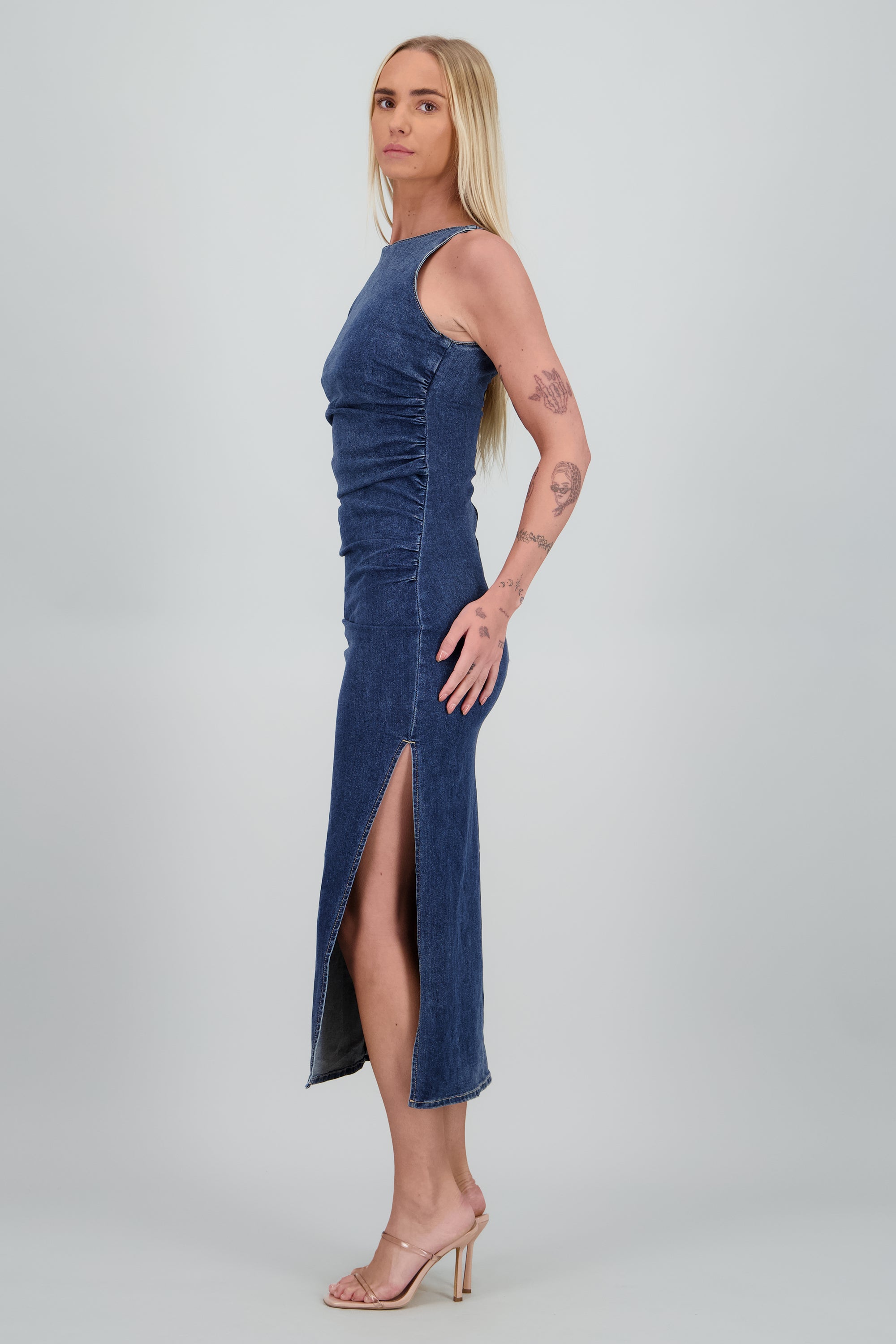 Vestido detalle en cintura de denim MEDIUM WASH