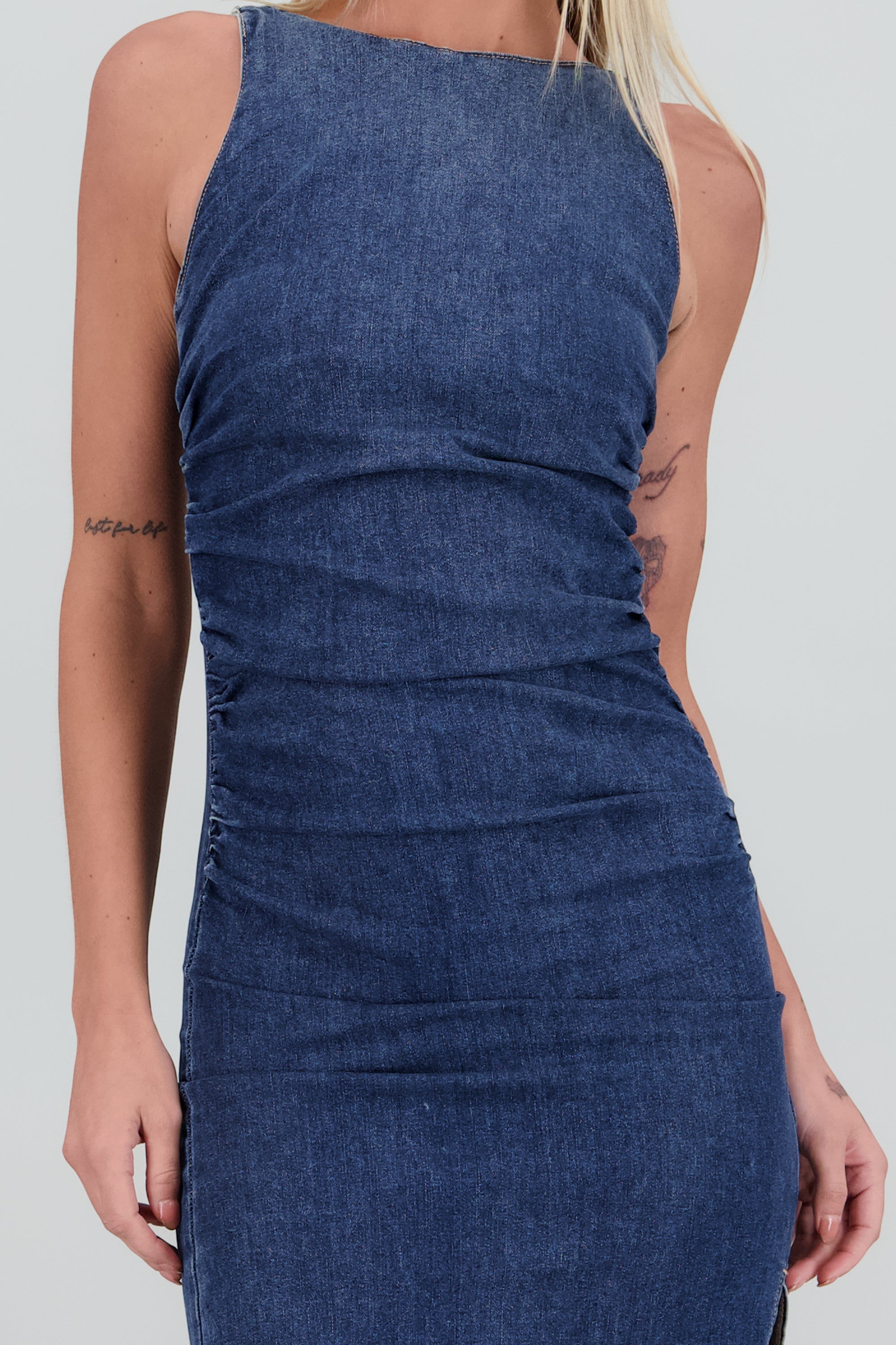Vestido detalle en cintura de denim MEDIUM WASH