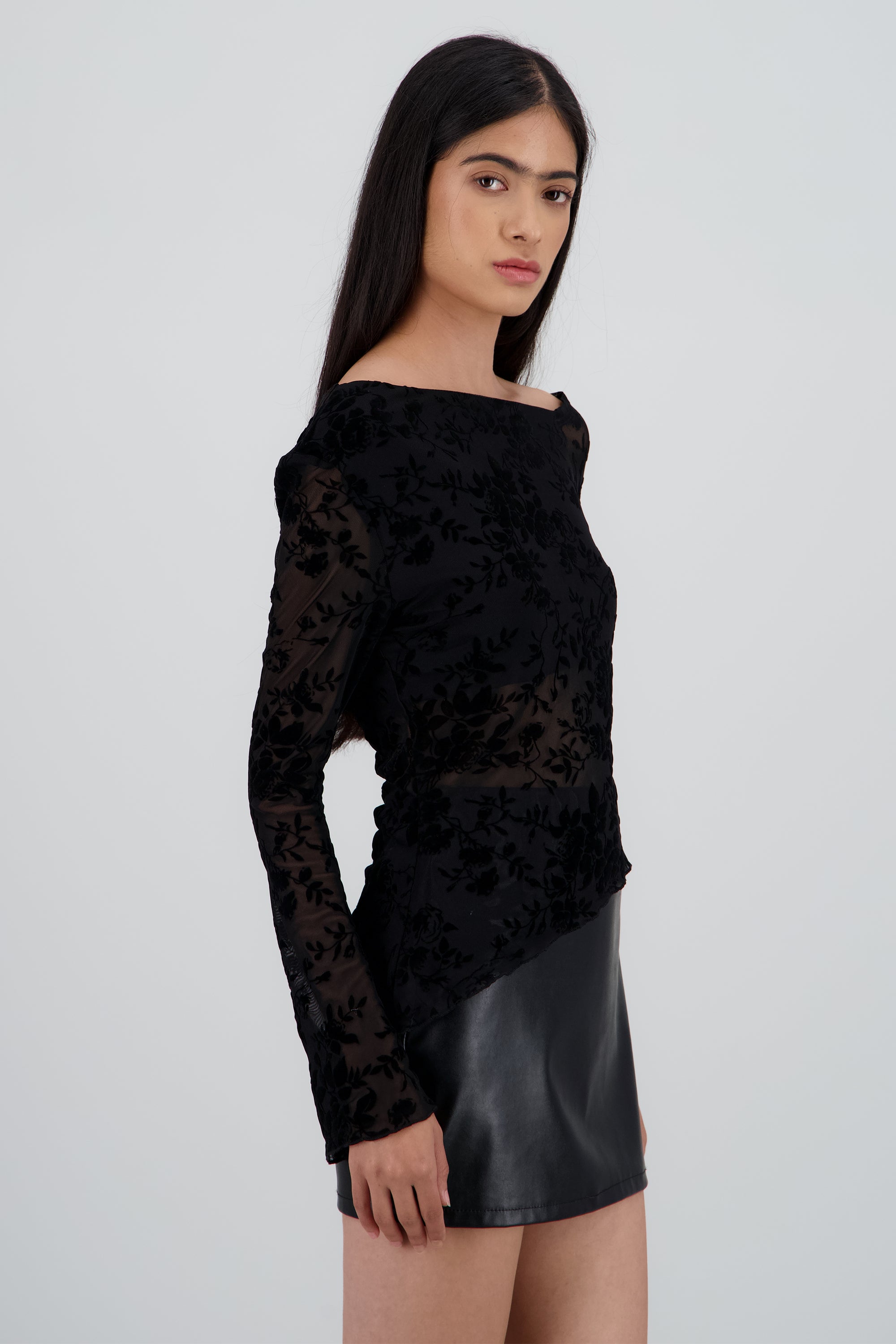 Top mesh flock asimetrico manga larga NEGRO