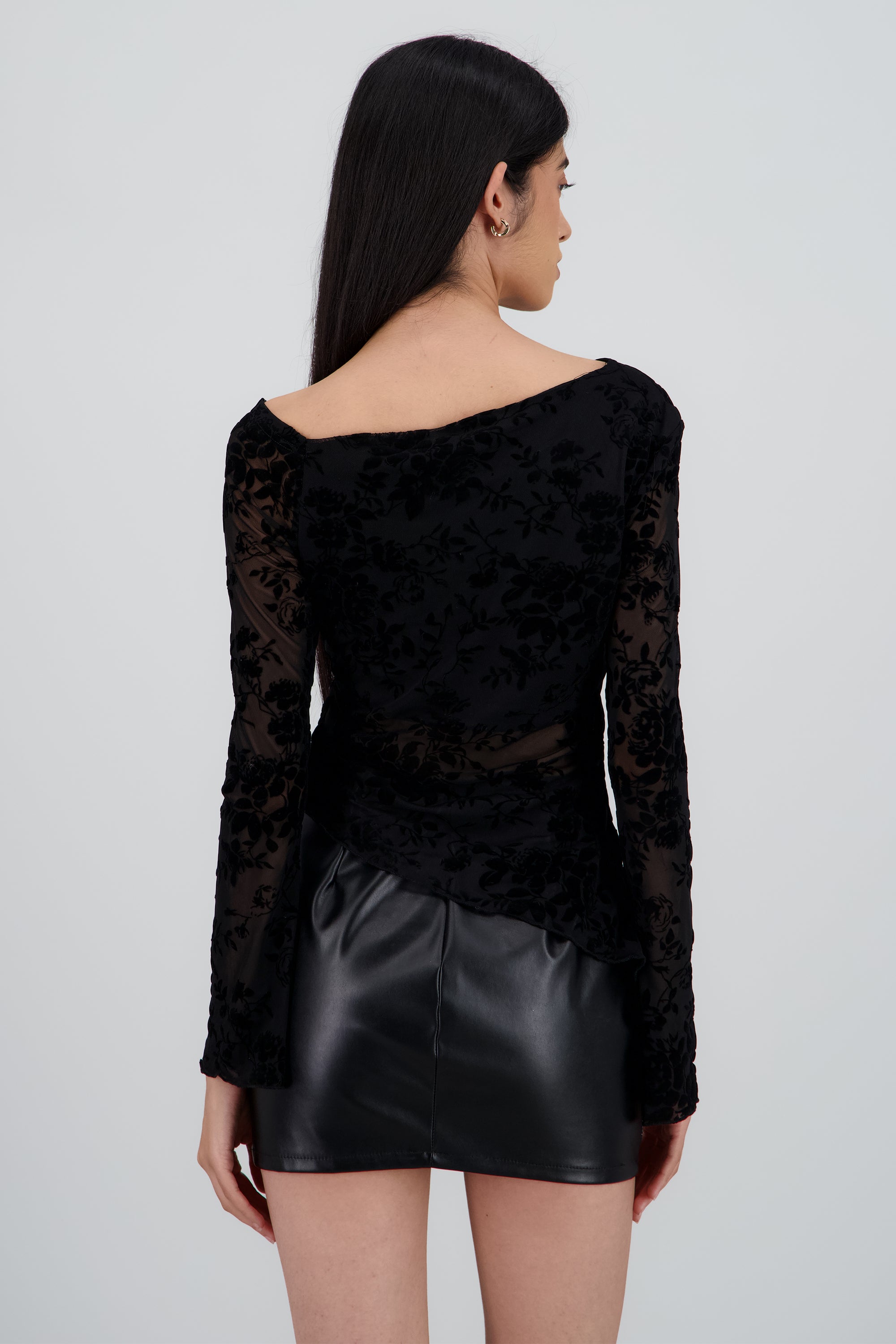 Top mesh flock asimetrico manga larga NEGRO