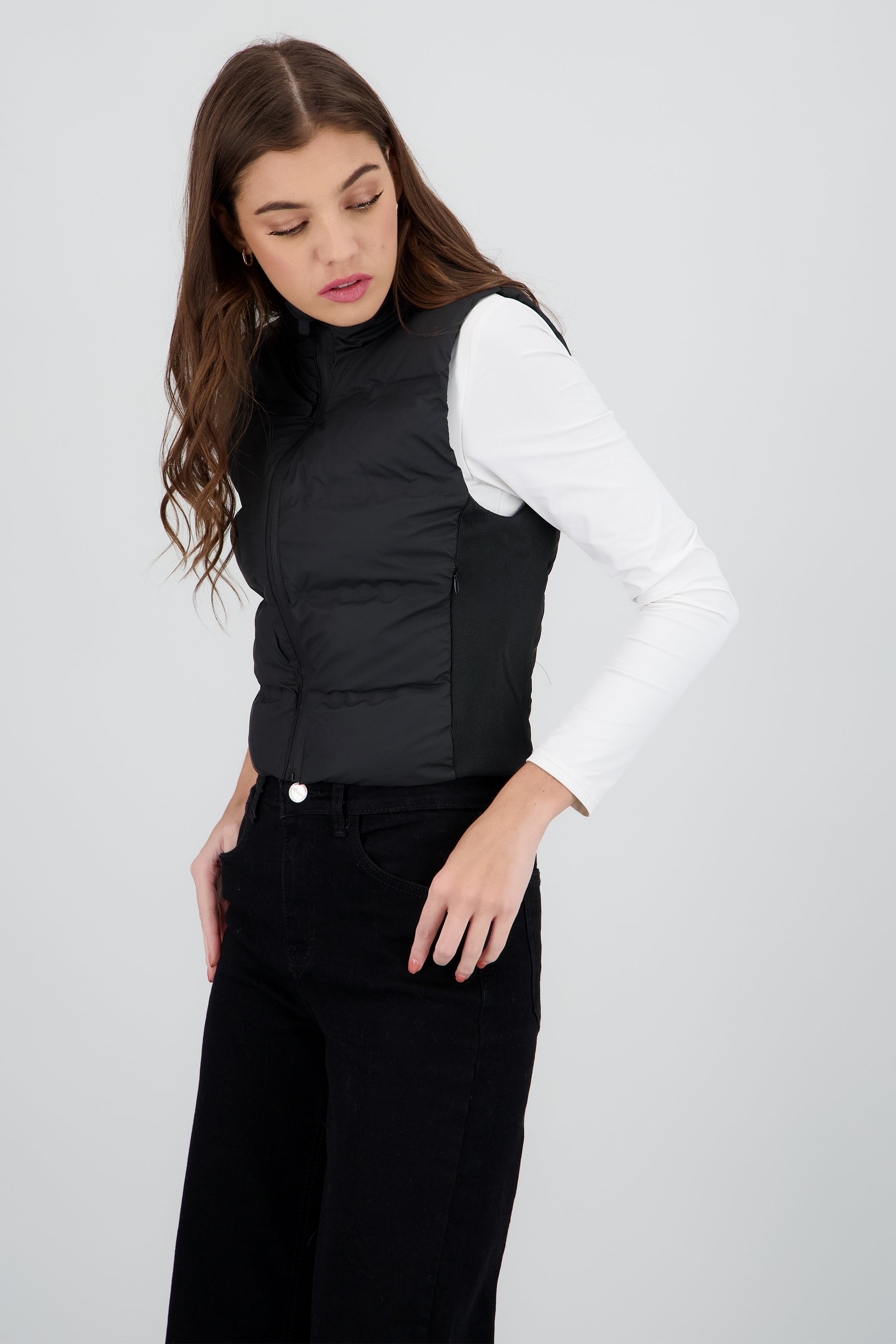 Chaleco capitonado detalle contraste costado NEGRO