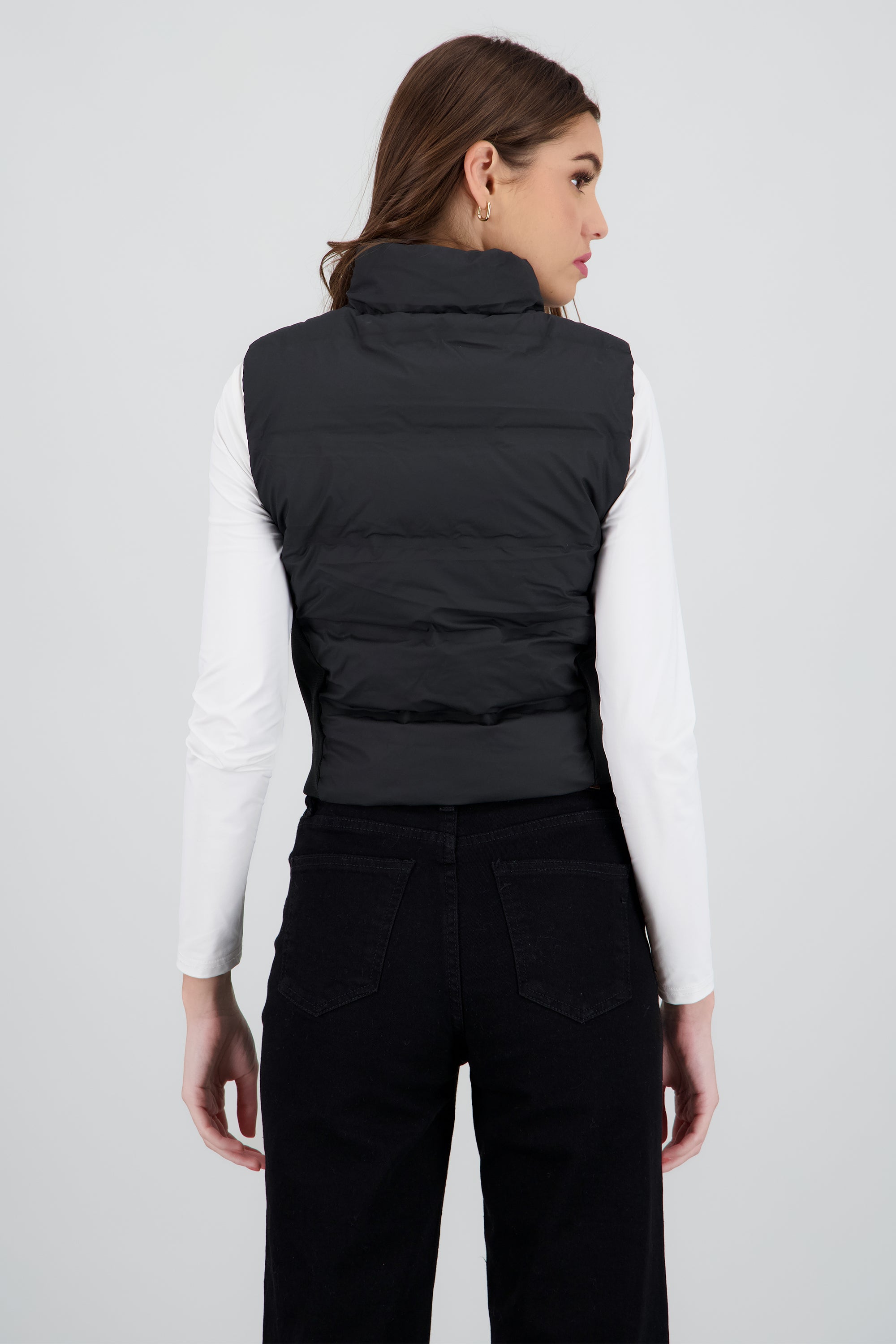 Chaleco capitonado detalle contraste costado NEGRO
