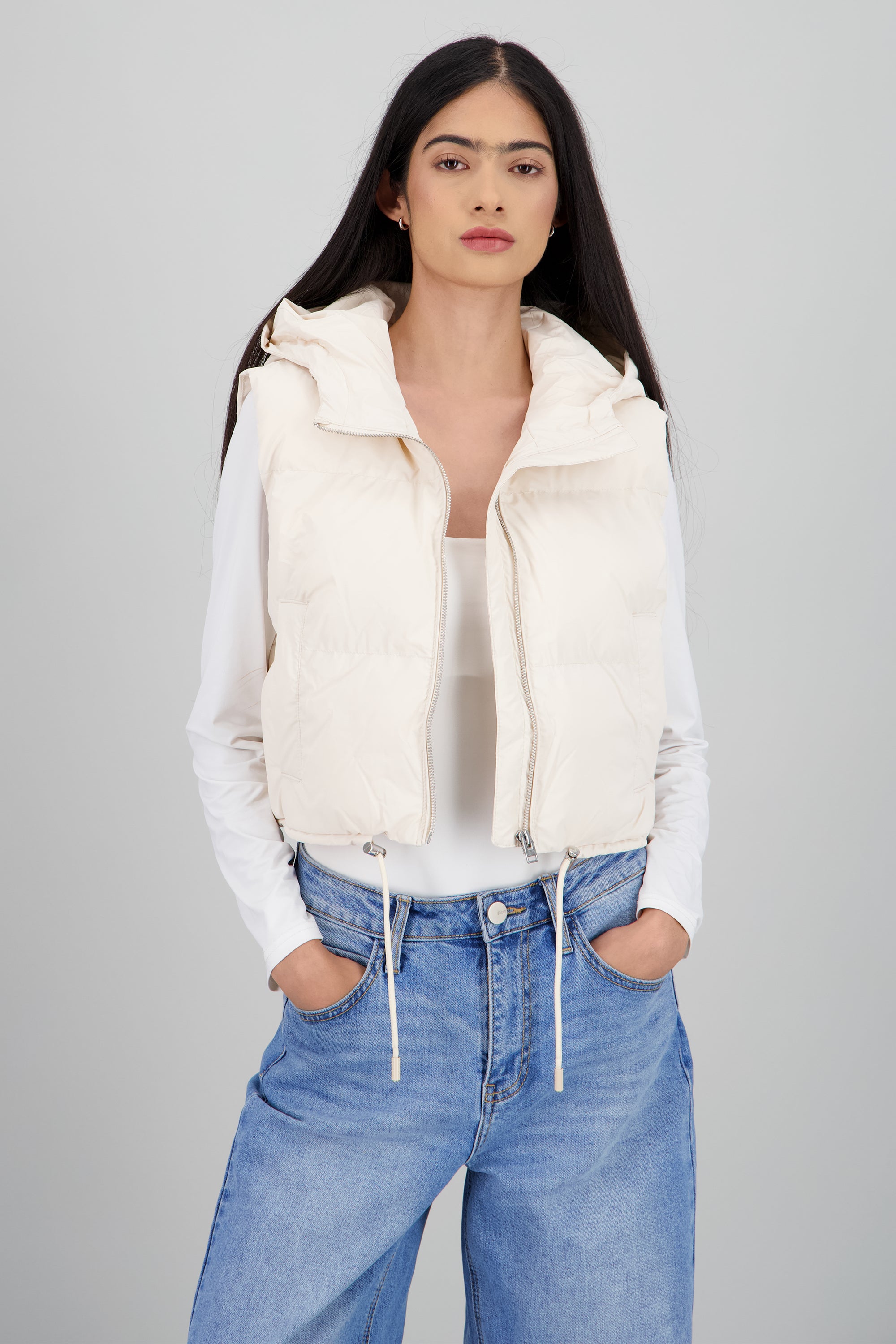 Chaleco capitonado con gorro HUESO