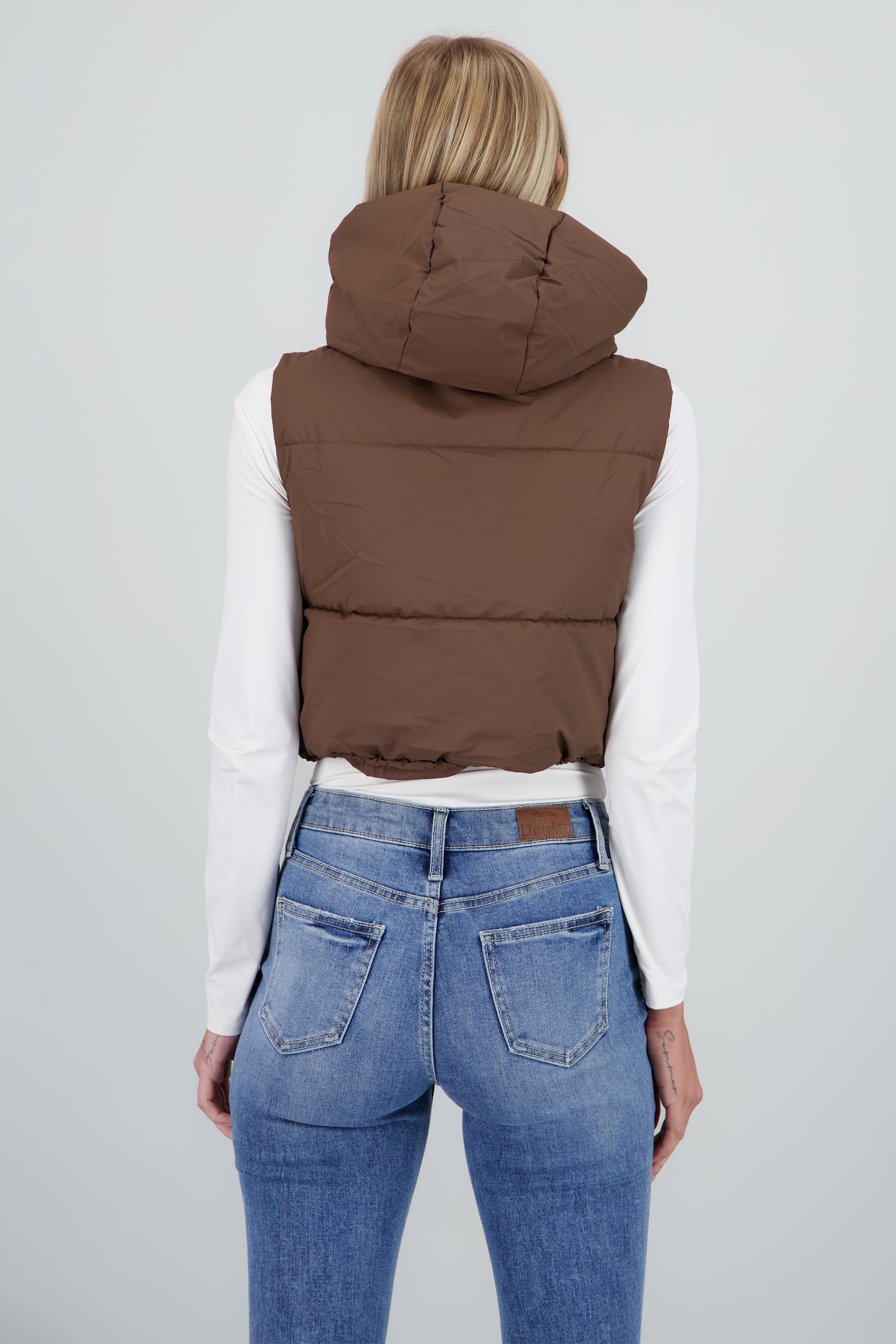 Chaleco capitonado con gorro CAFE