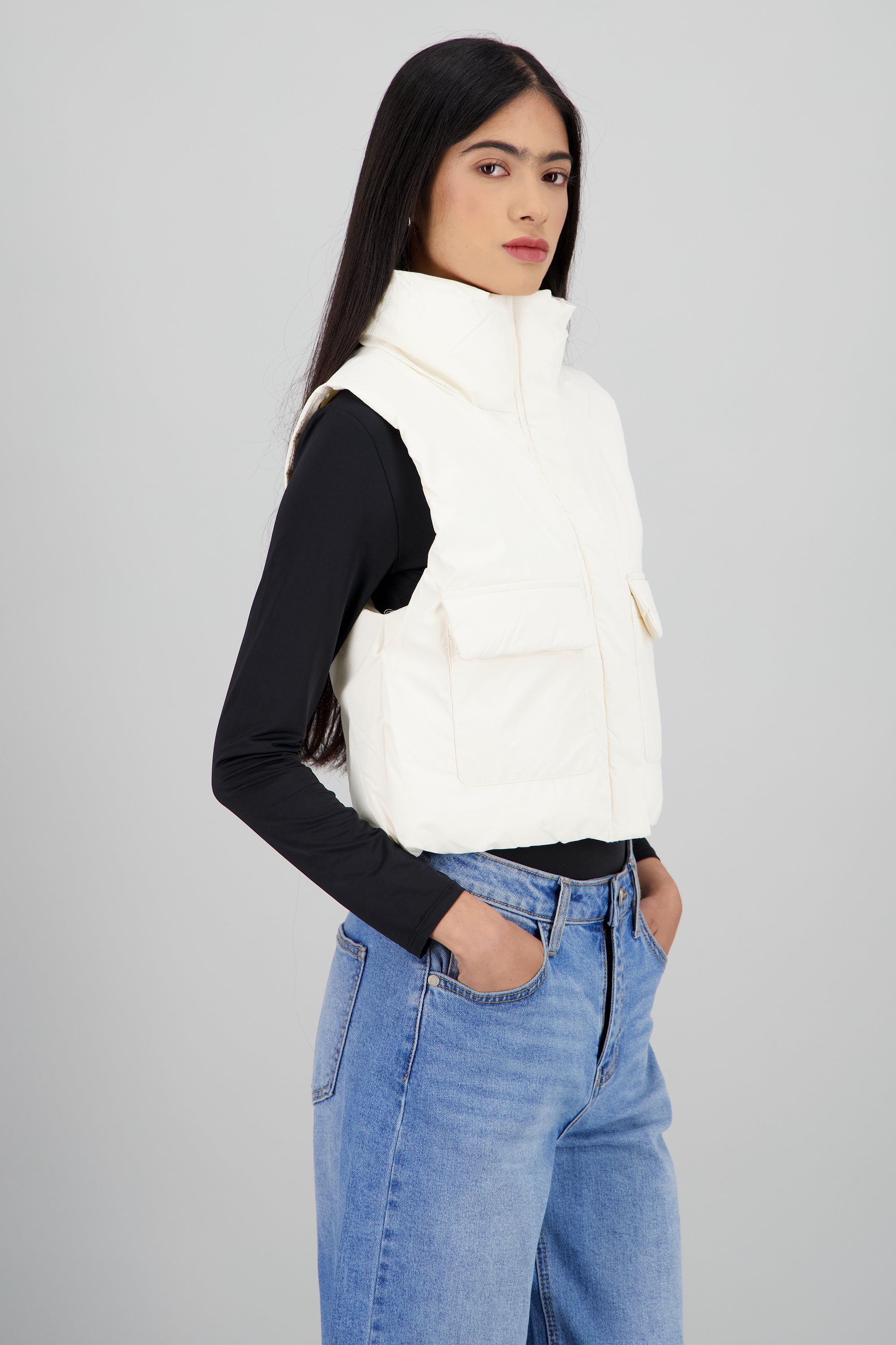 Chaleco capitonado detalle bolsas CREMA