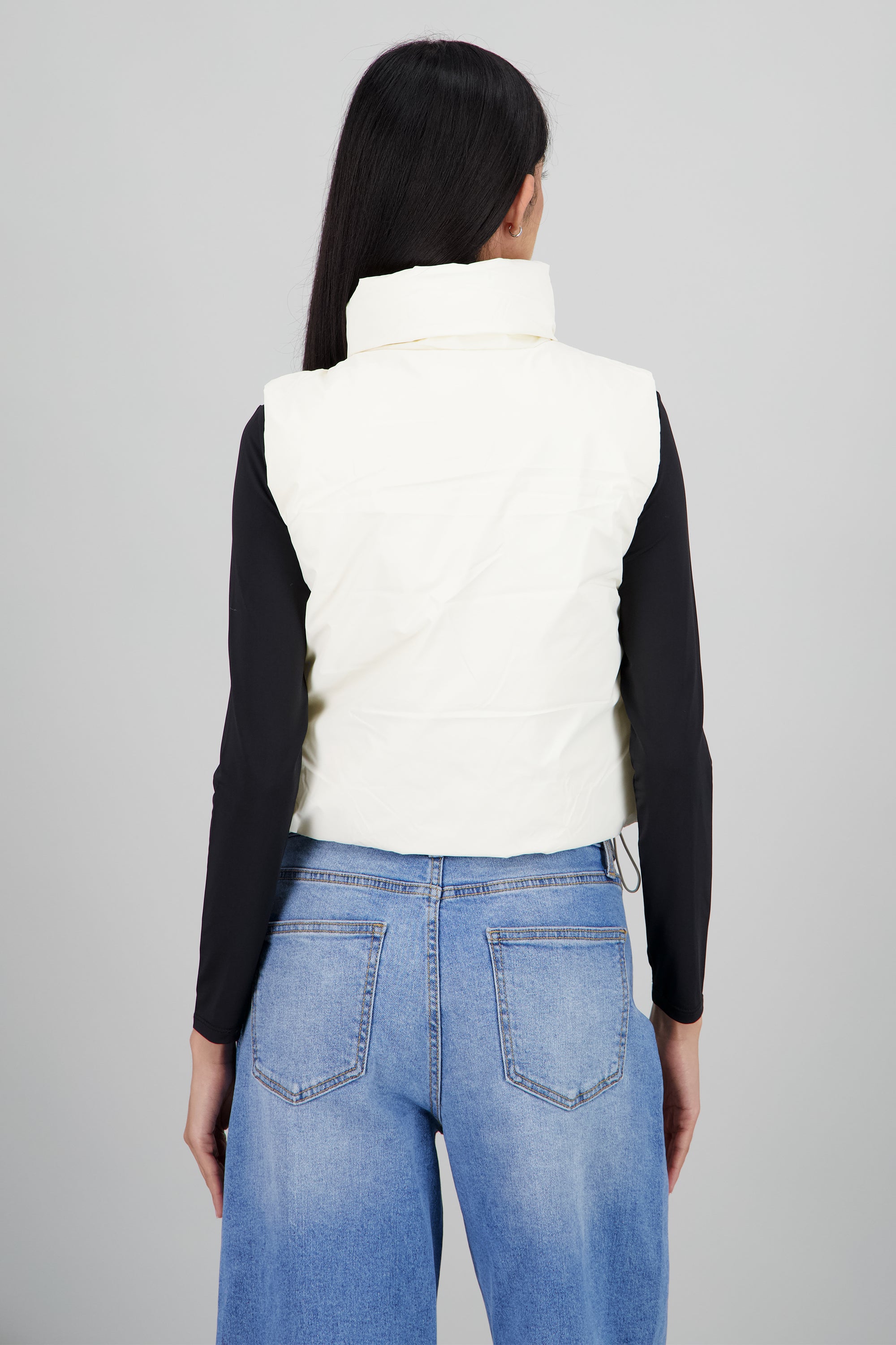 Chaleco capitonado detalle bolsas CREMA